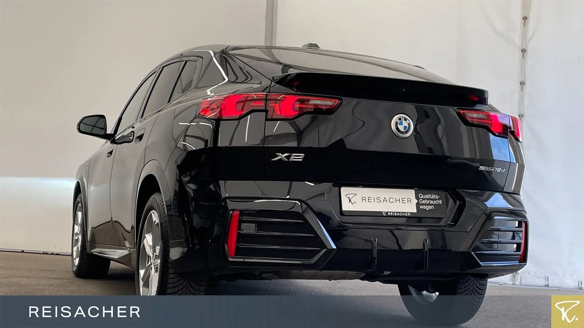 BMW X2 sDrive18d A M Sport AHK Pano RFK H&K SHZ 18" Zwart - 2