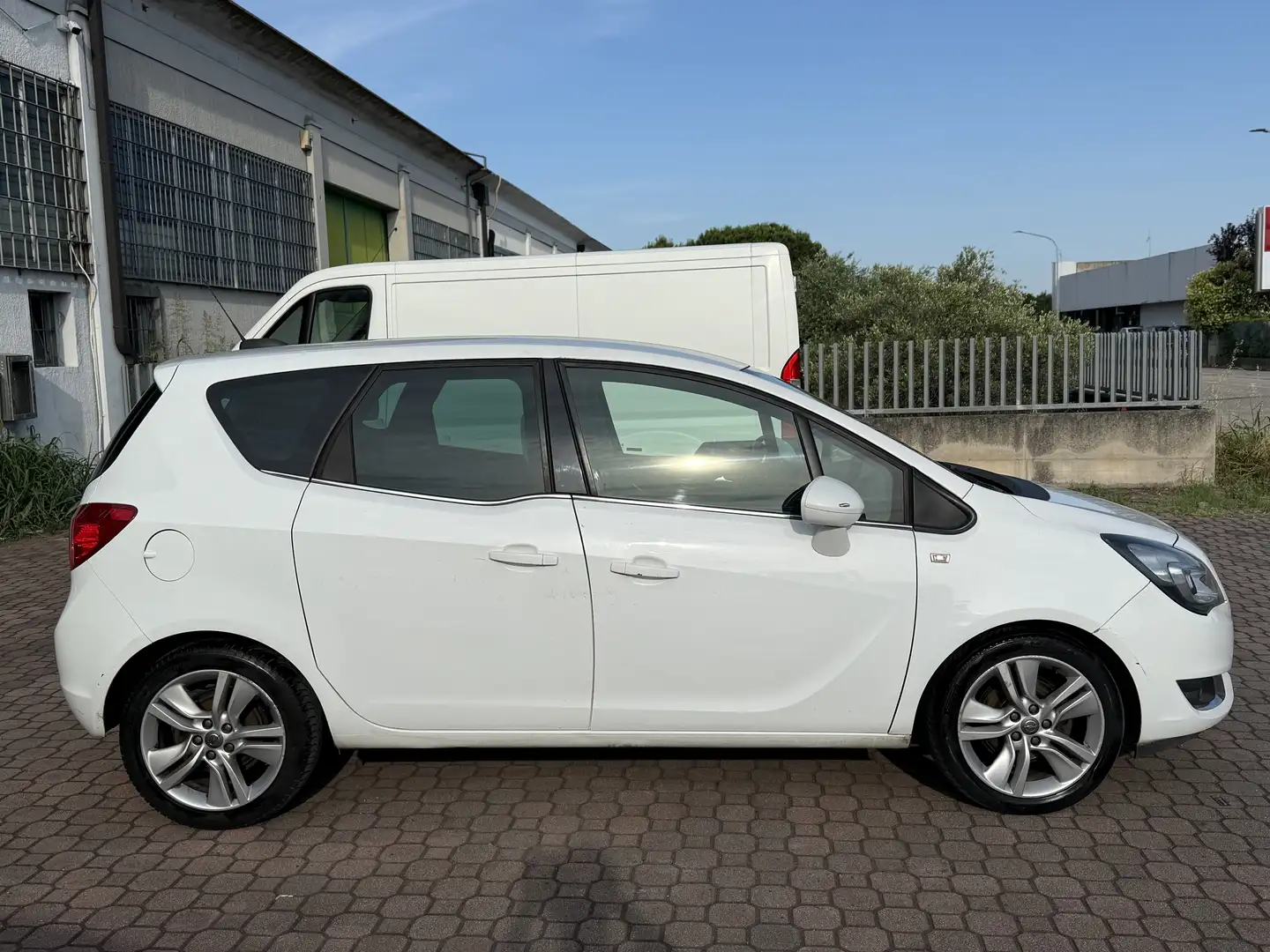 Opel Meriva 1.4 benzina e gpl - 2