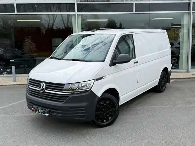 Volkswagen T6.1 Transporter AUTOMAAT / CARPLAY / TREKHAAK / AIRCO / SENSOREN /
