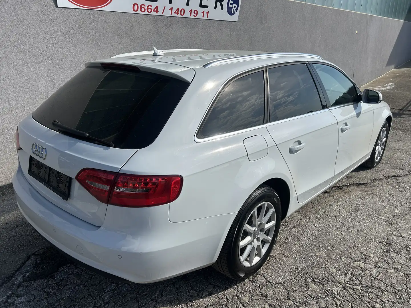 Audi A4 Attraction Weiß - 2