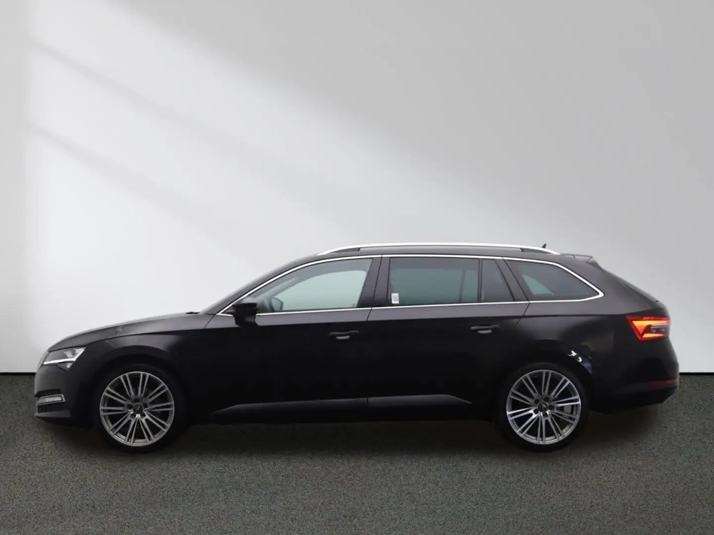 Skoda Superb Combi Style 2.0 TDI CarPlay Matrix AHK Чёрный - 2