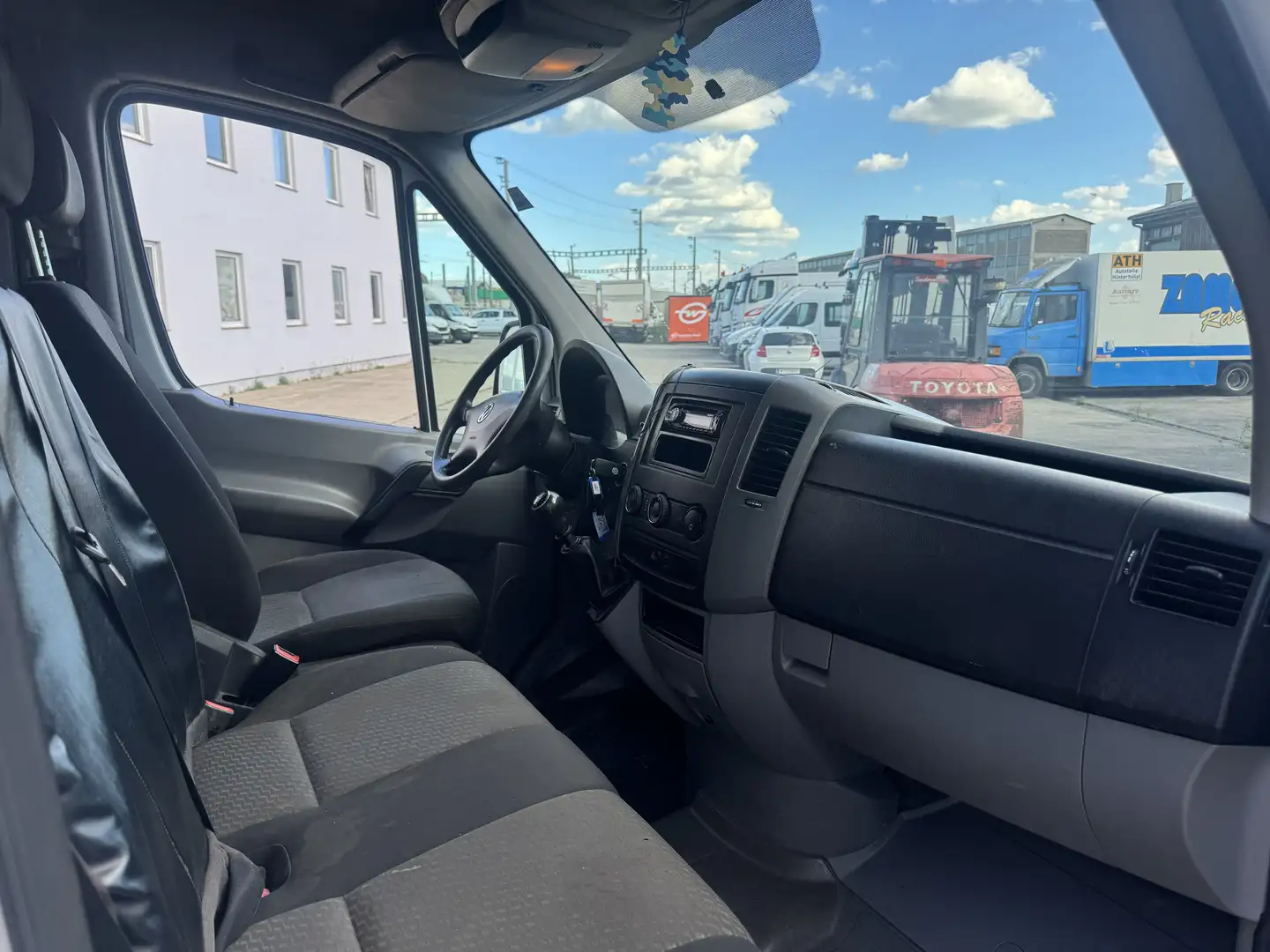 Volkswagen Crafter 35 HR Kasten-Doka MR TDI - 2
