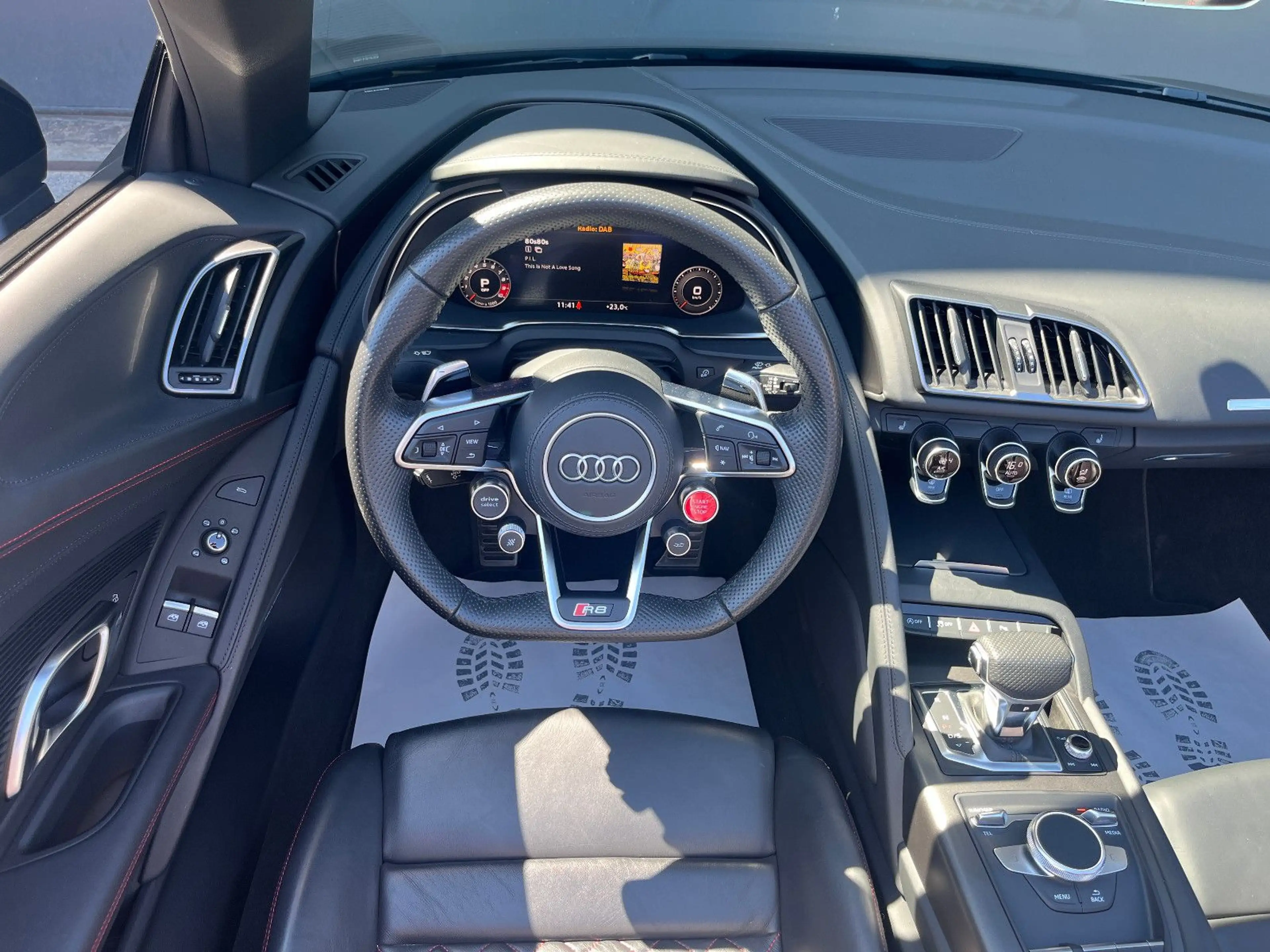 Audi R8 5.2 FSI performance S tronic Spyder RWD — photo 3