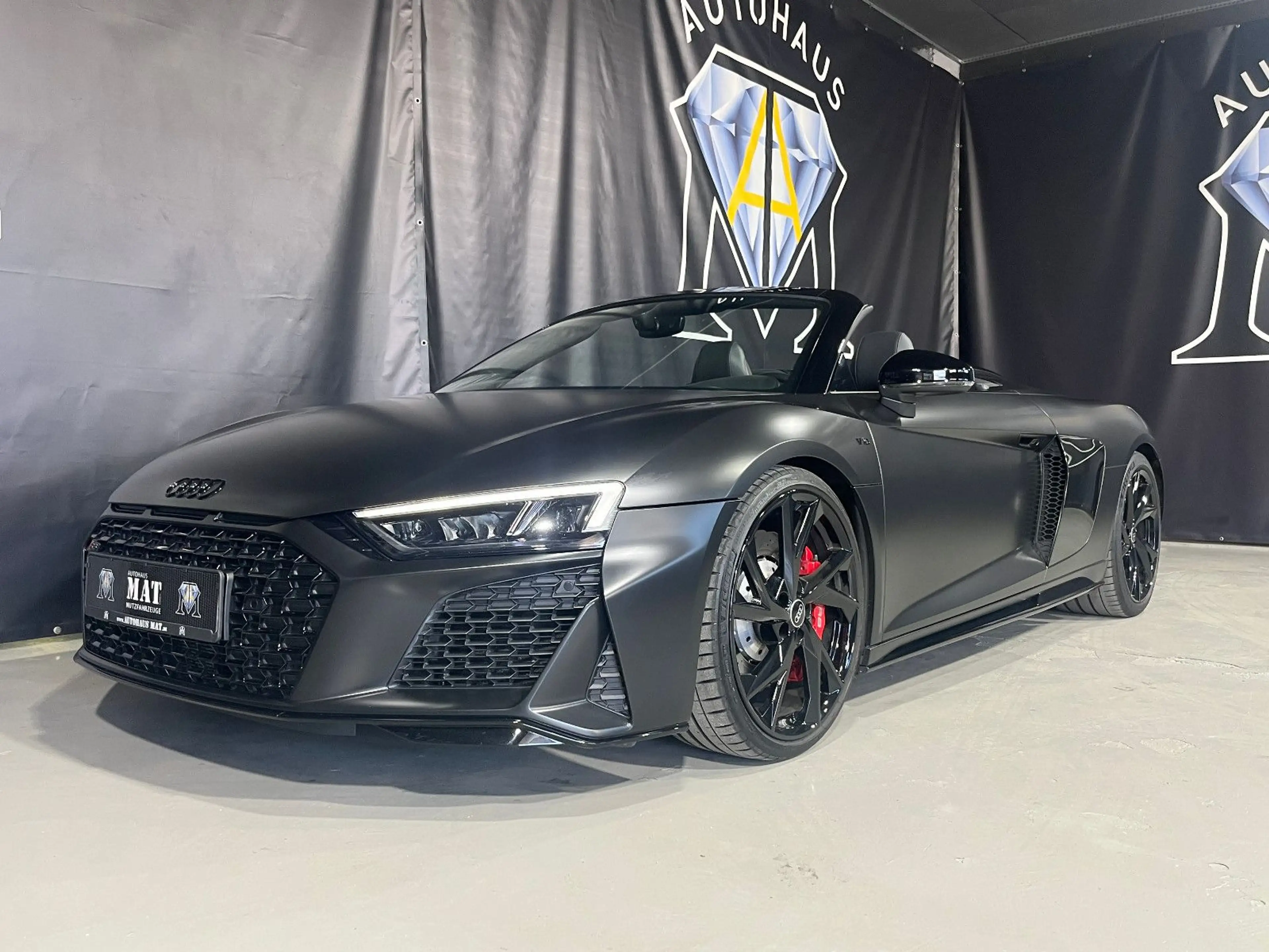 Audi R8 5.2 FSI performance S tronic Spyder RWD — photo 2