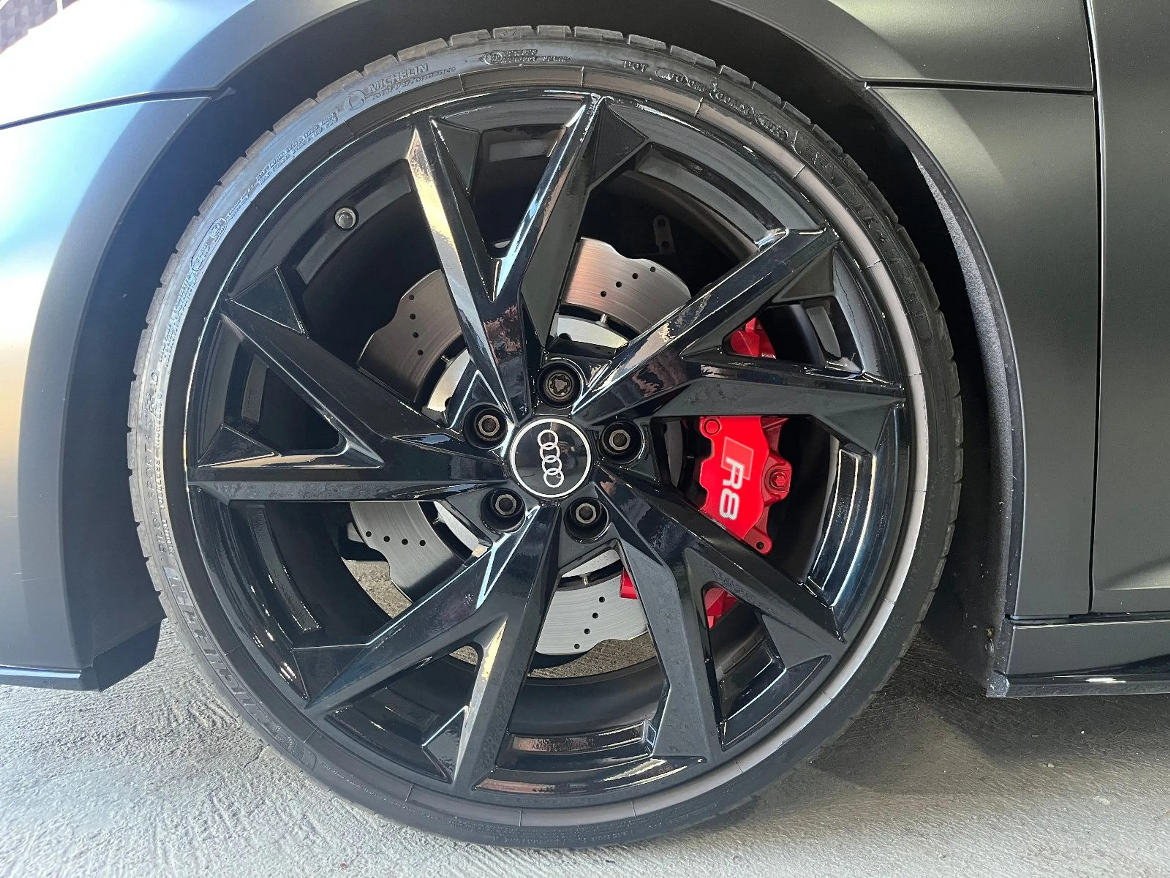 Audi R8 5.2 FSI performance S tronic Spyder RWD — photo 12