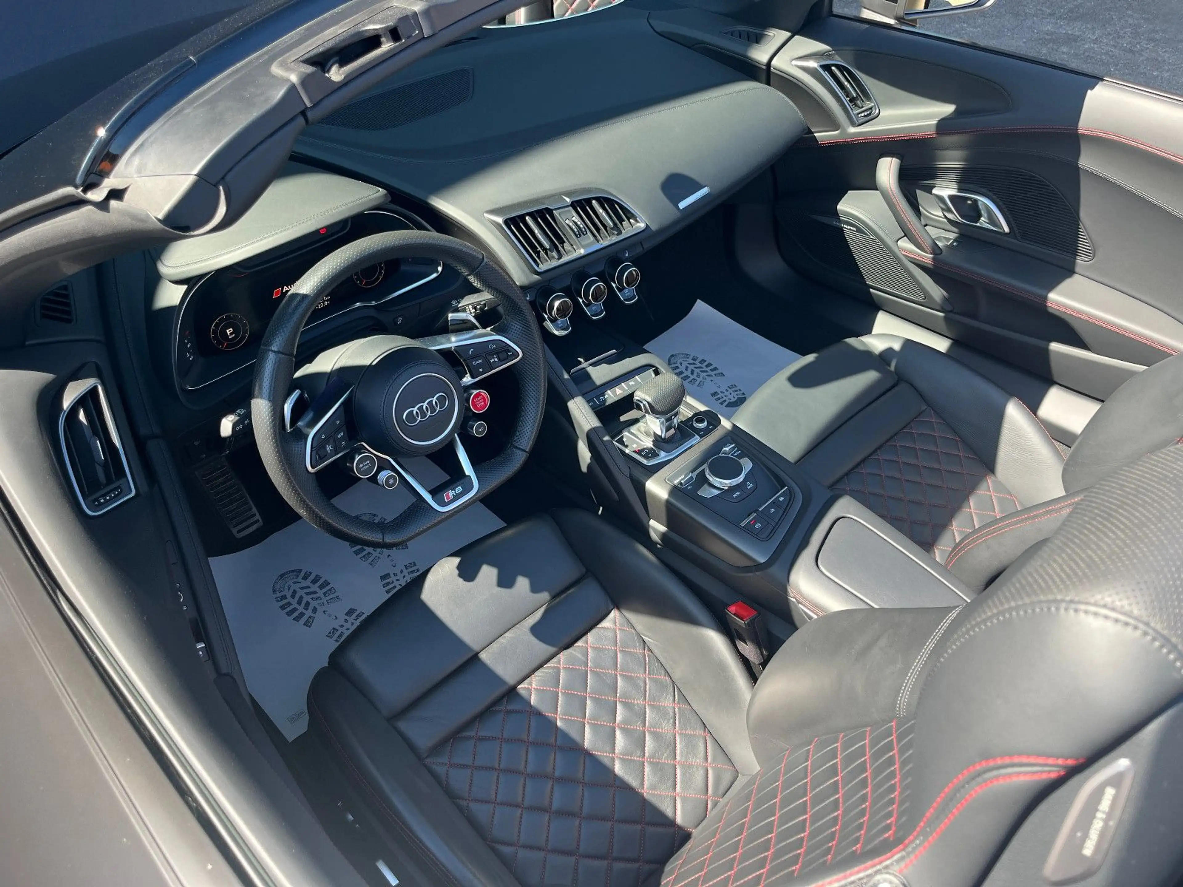 Audi R8 5.2 FSI performance S tronic Spyder RWD — photo 5