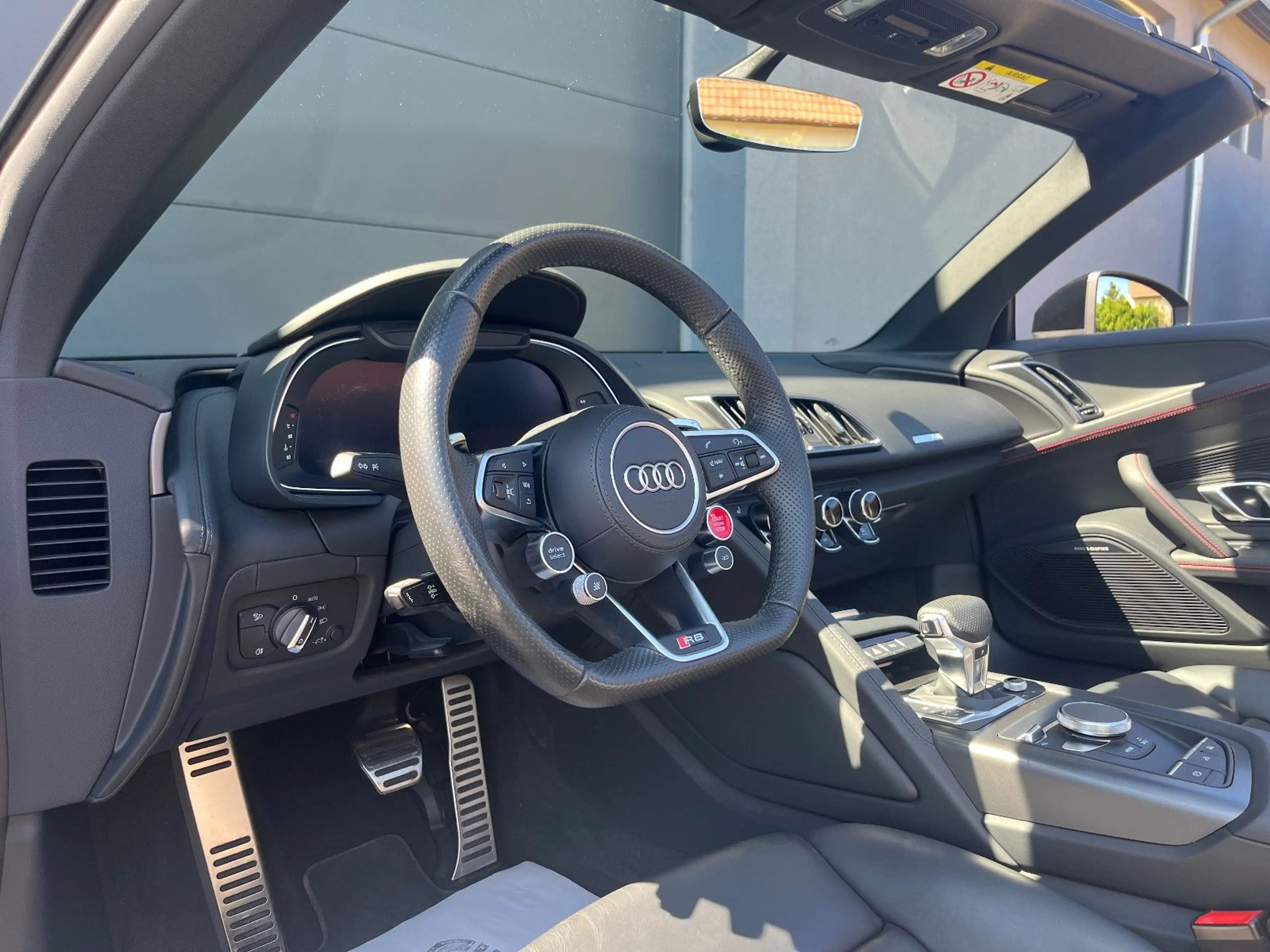 Audi R8 5.2 FSI performance S tronic Spyder RWD — photo 15
