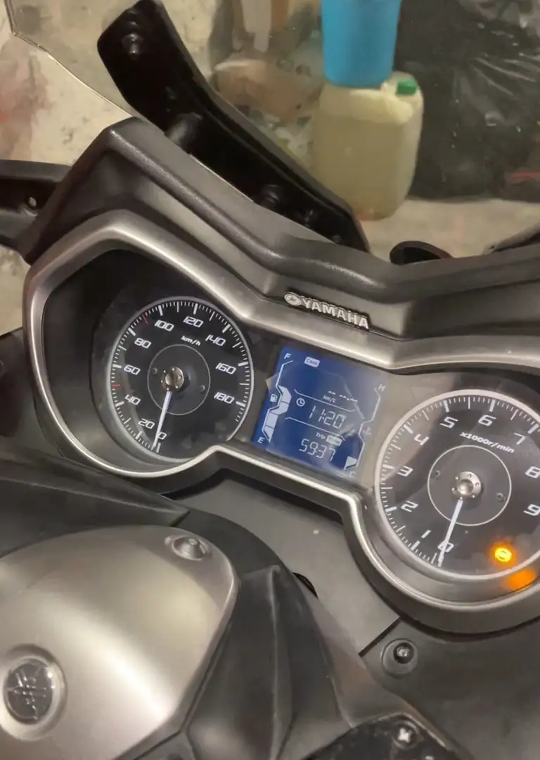 Yamaha X-Max 400 ABS Šedá - 2