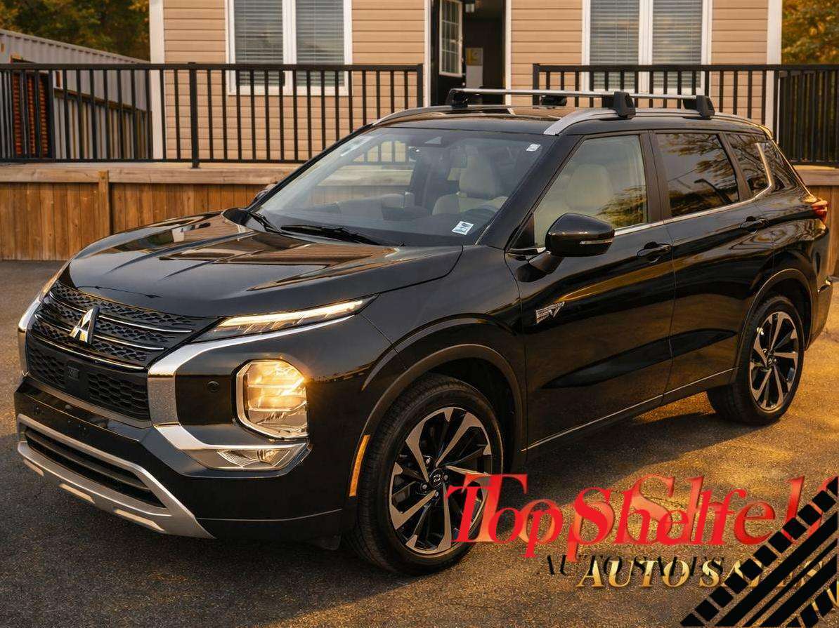 2025 Mitsubishi Outlander SEL PHEV | AWD | PANO ROOF | QUILTED LEATHER