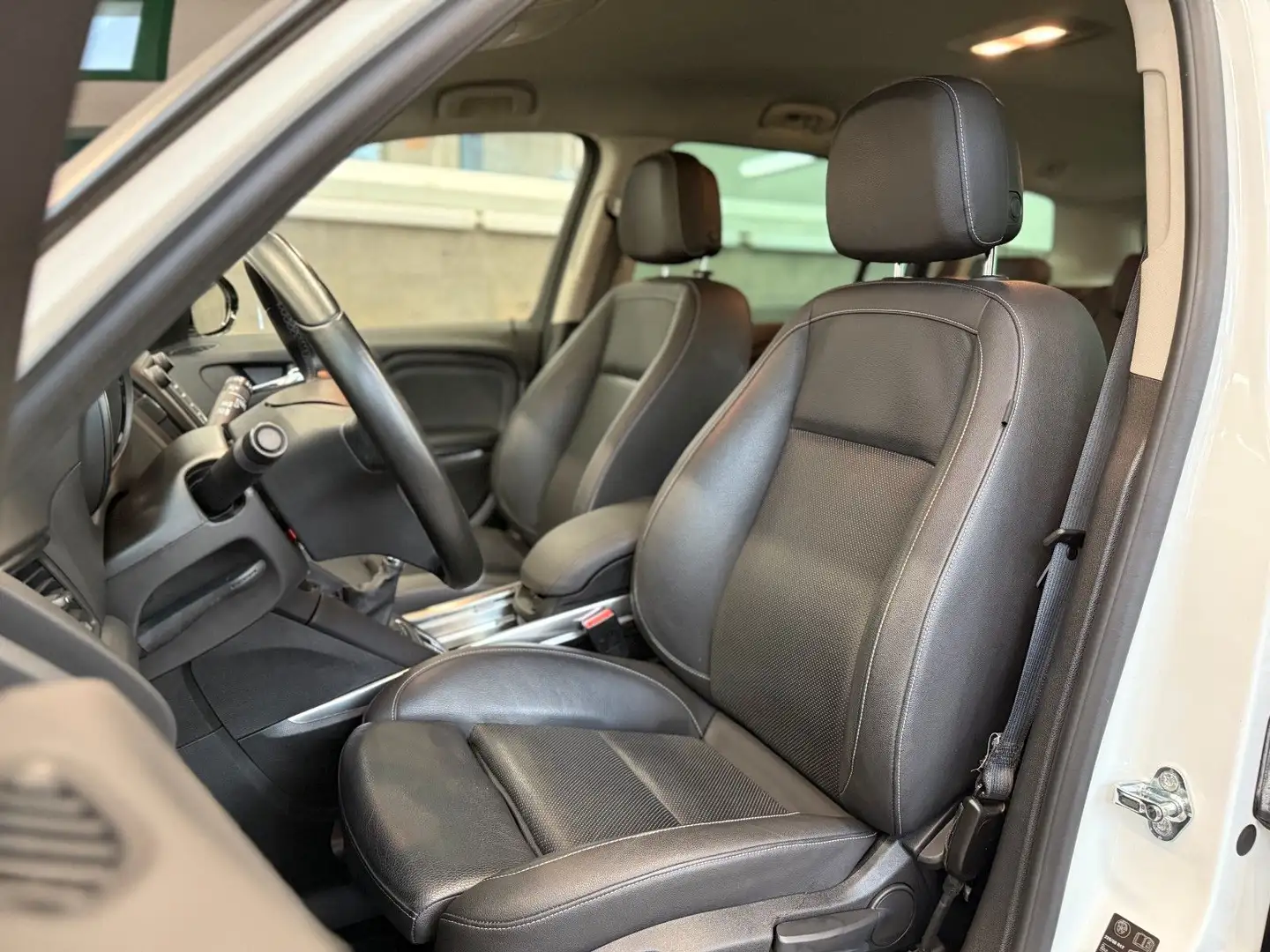 Opel Zafira Innovation NAVI SHZ LED LEDER TOT+ABSTAND Weiß - 2