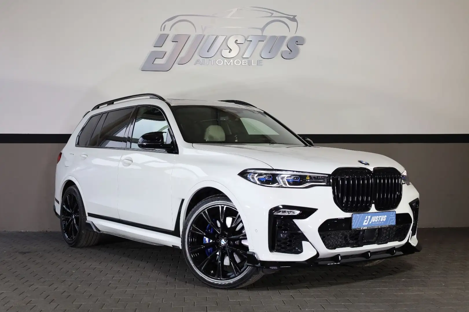 BMW X7 M50i/M/360*/PANO/MASSAGE/HUD/ACC/AIRMATIC/R22 bijela - 1