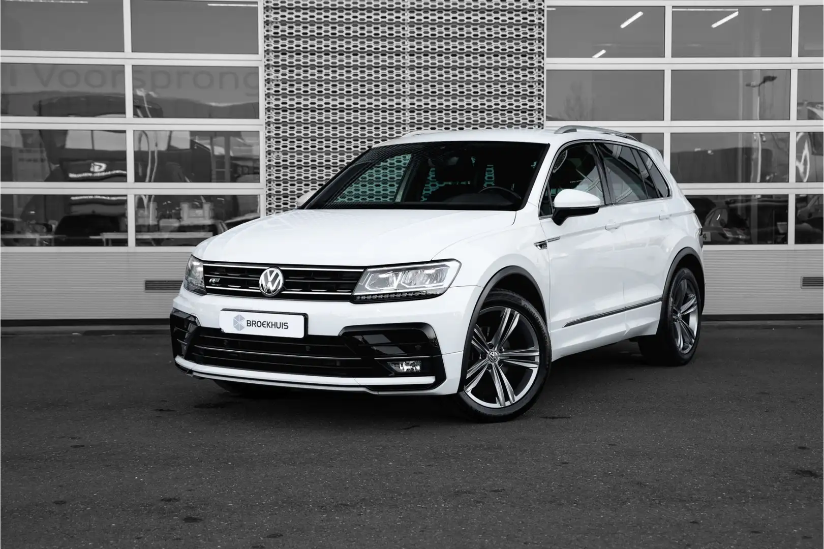 Volkswagen Tiguan 1.5 TSI ACT Highline Business R-Line 150pk DSG | A Wit - 1