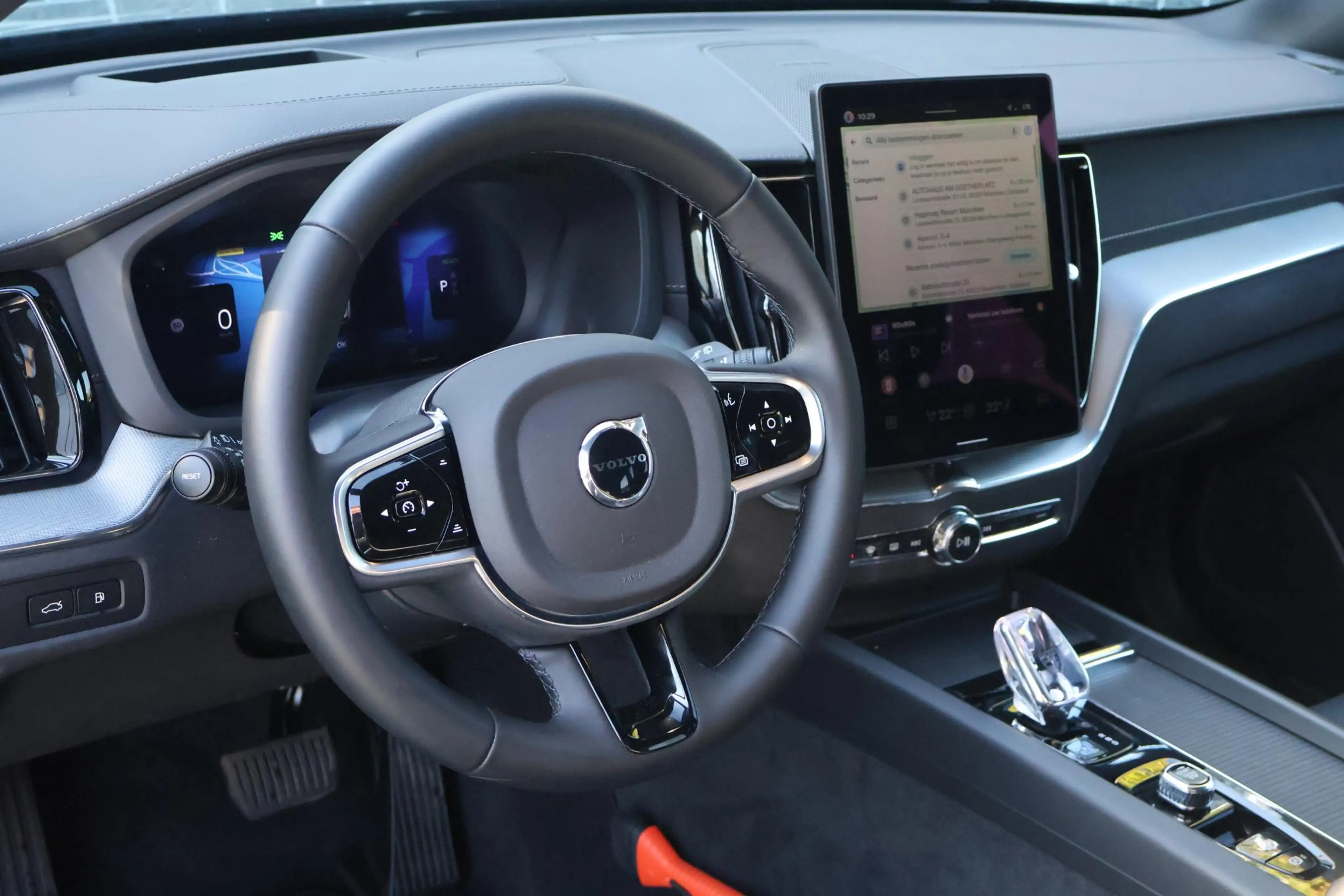 Volvo XC60 2.0 T6 Plug-in hybrid AWD Ultra Black Edition — photo 7