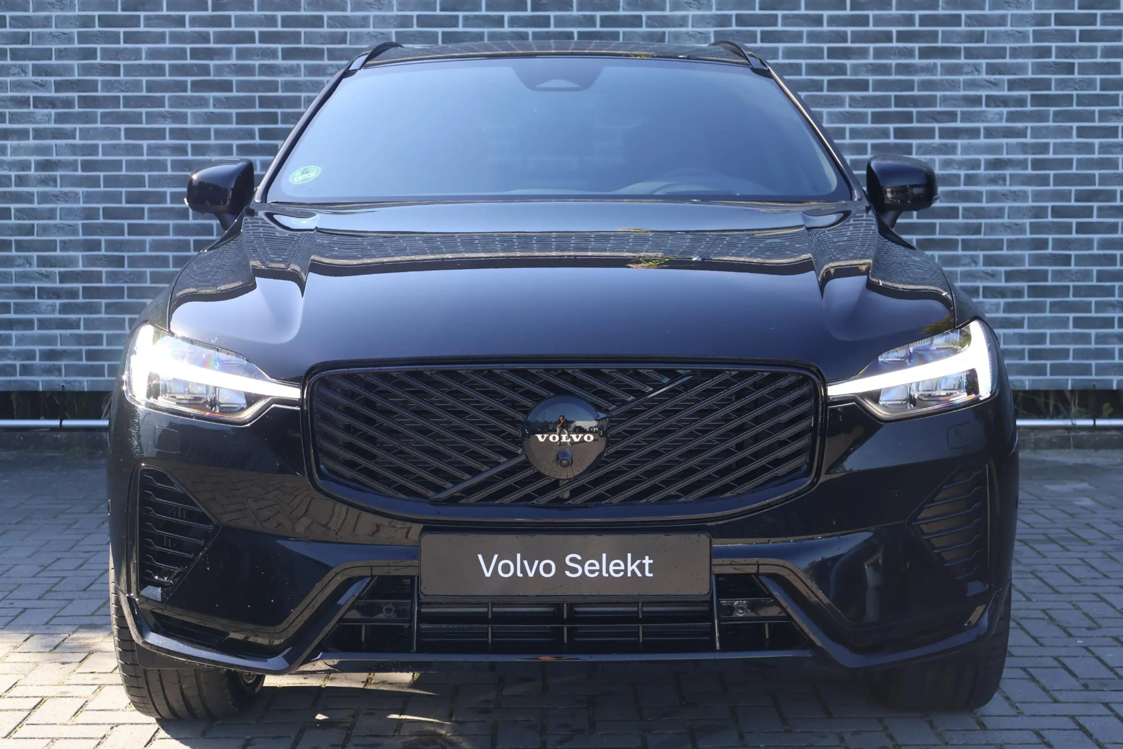 Volvo XC60 2.0 T6 Plug-in hybrid AWD Ultra Black Edition — photo 3