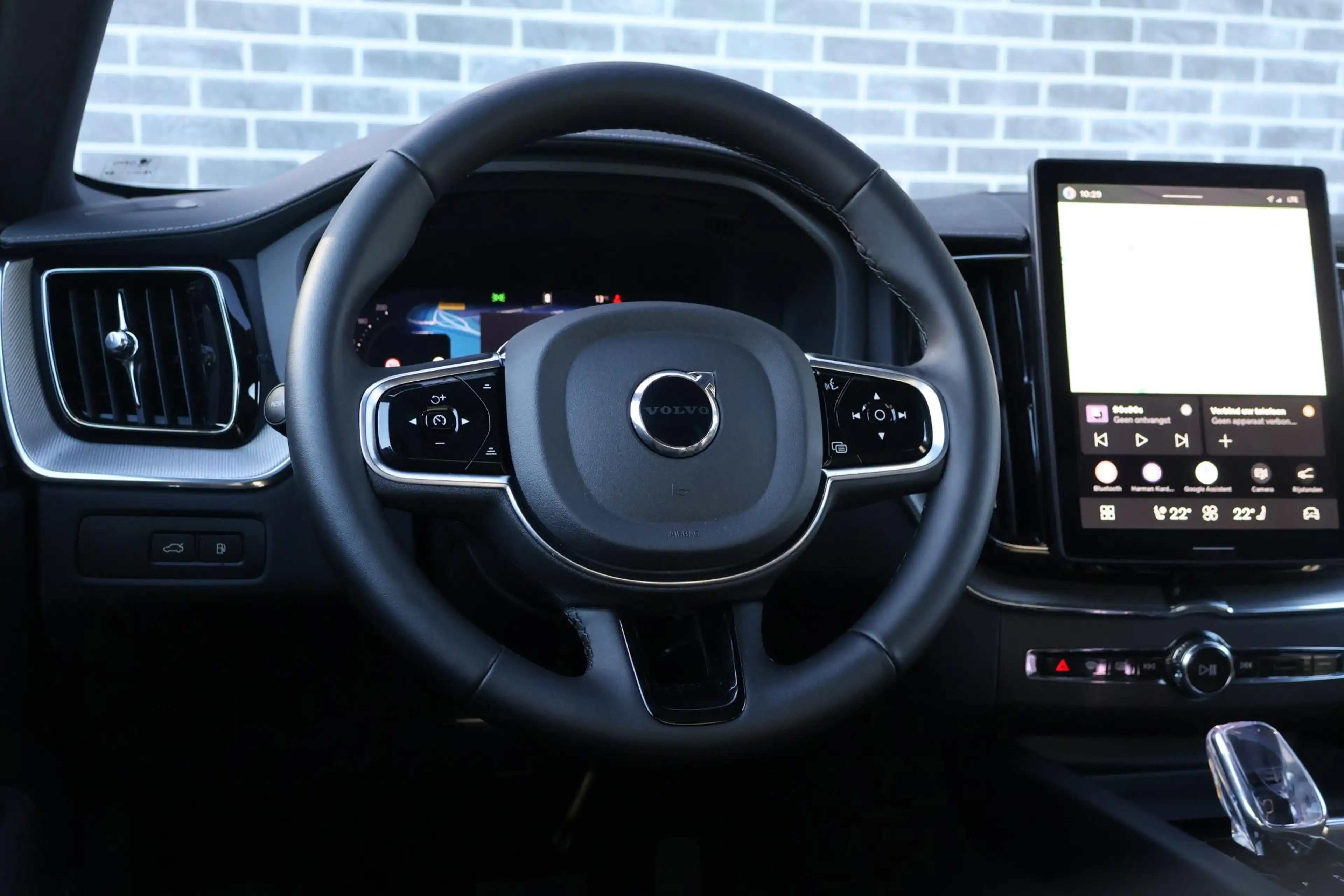 Volvo XC60 2.0 T6 Plug-in hybrid AWD Ultra Black Edition — photo 9