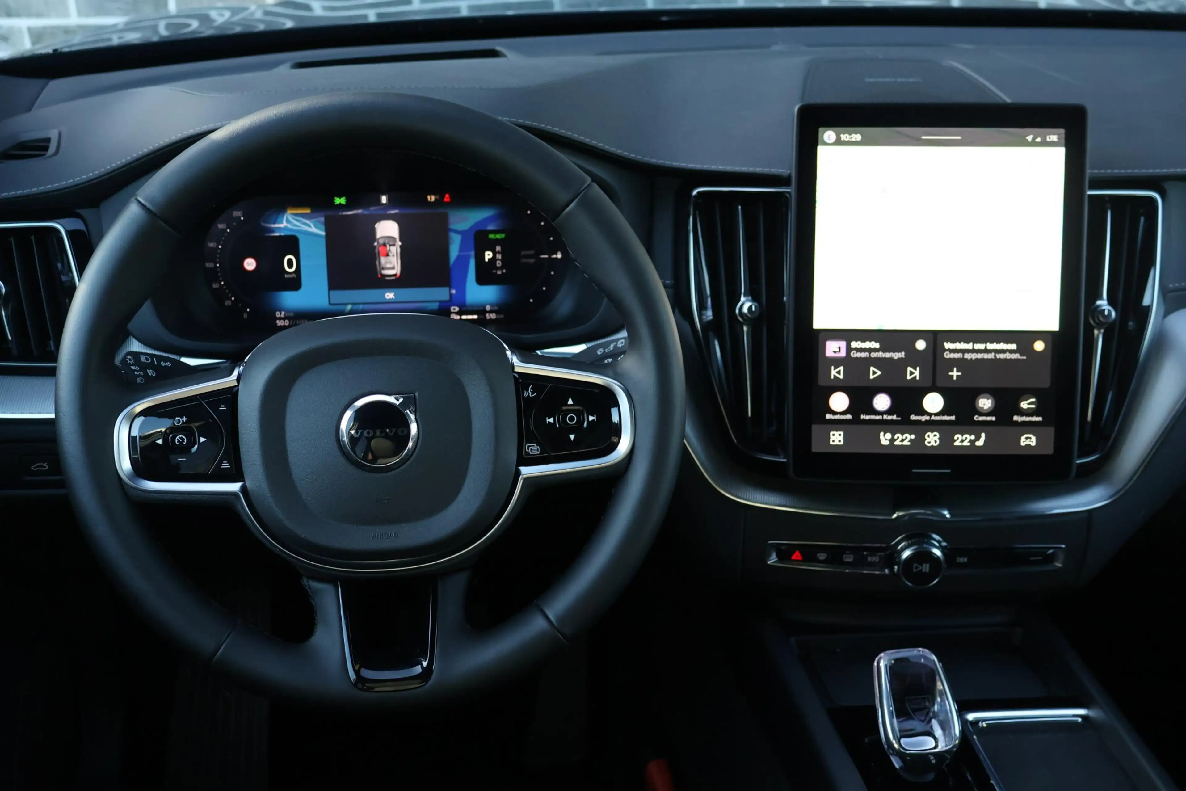 Volvo XC60 2.0 T6 Plug-in hybrid AWD Ultra Black Edition — photo 10