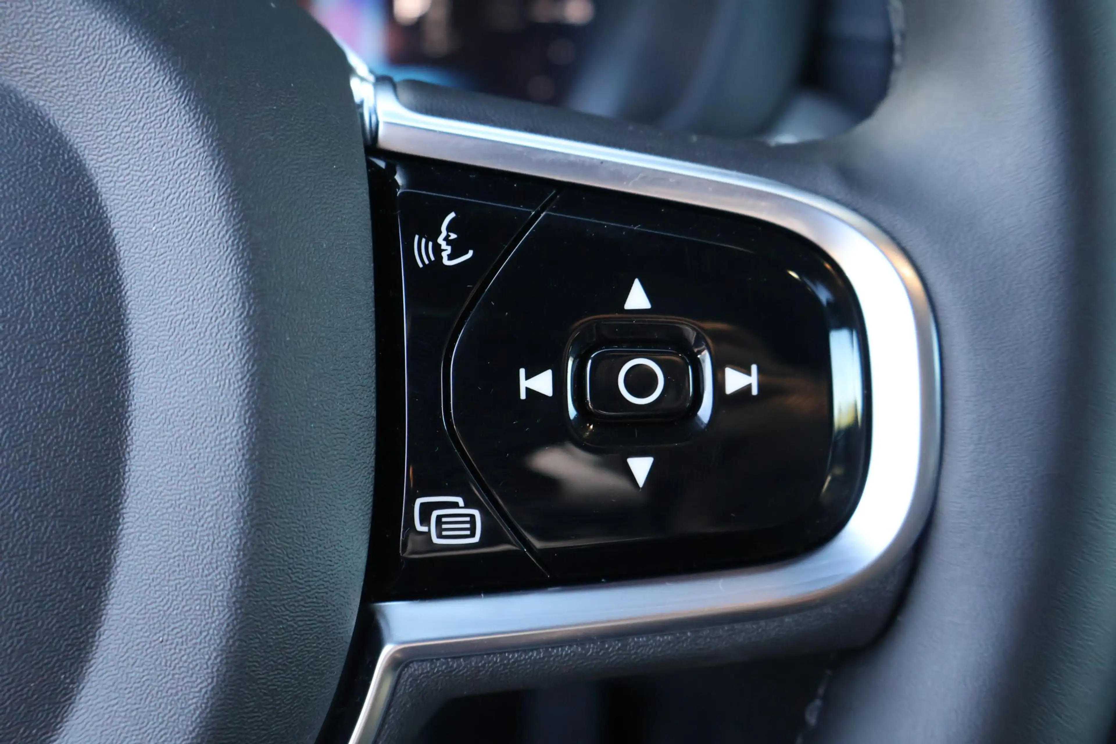 Volvo XC60 2.0 T6 Plug-in hybrid AWD Ultra Black Edition — photo 14