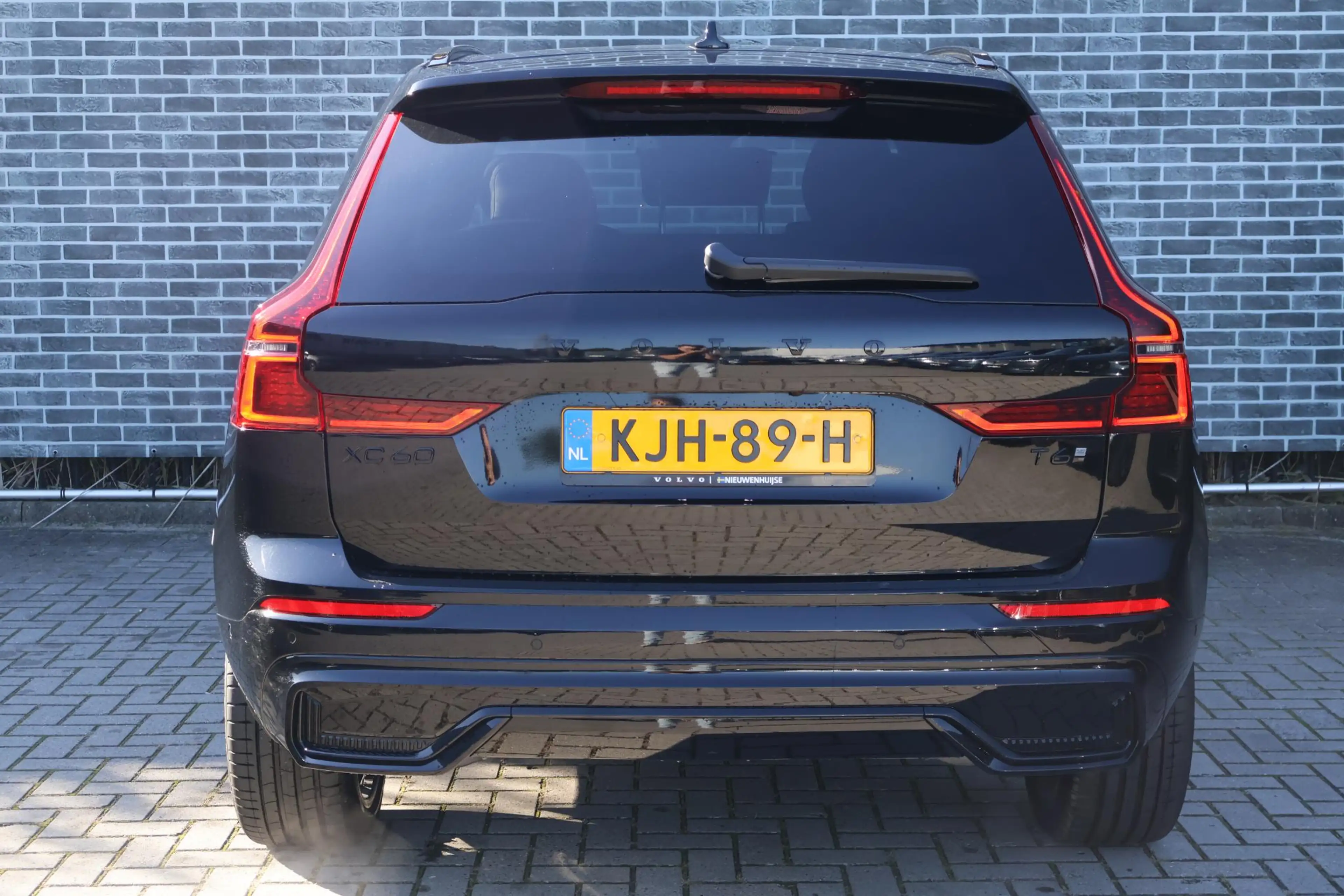 Volvo XC60 2.0 T6 Plug-in hybrid AWD Ultra Black Edition — photo 5