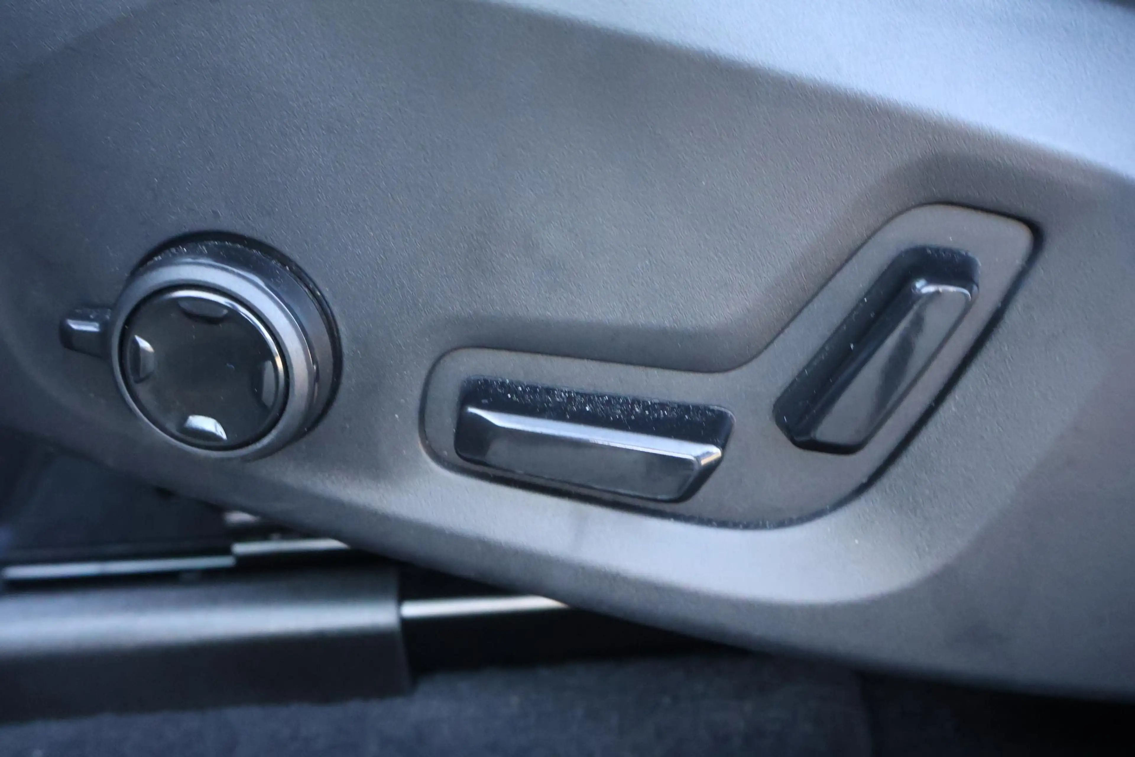 Volvo XC60 2.0 T6 Plug-in hybrid AWD Ultra Black Edition — photo 12
