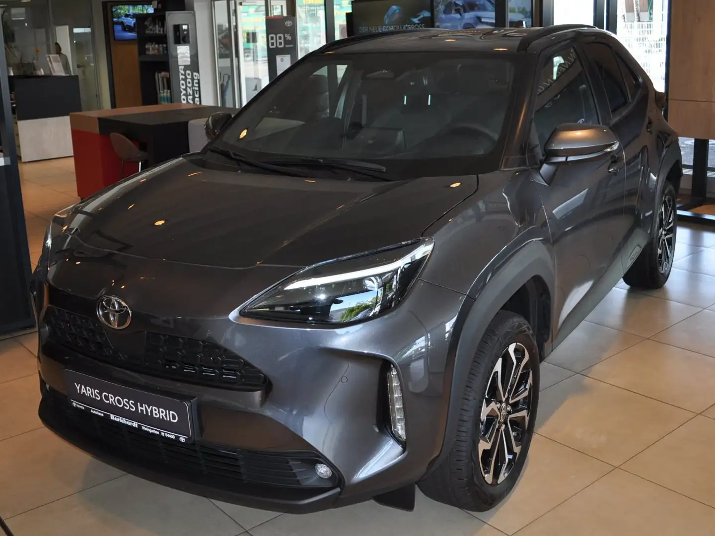 Toyota Yaris Cross Hybrid FWD Teamplayer Inkl. Safety & Winter-Paket Gris - 1