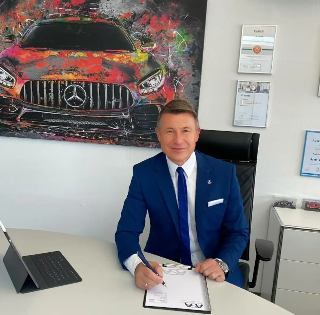 Mercedes-Benz C 180 T+Modelljahr2025+AMG+19 Zoll+Night+AHK+DISTRONIC-V Noir - 2