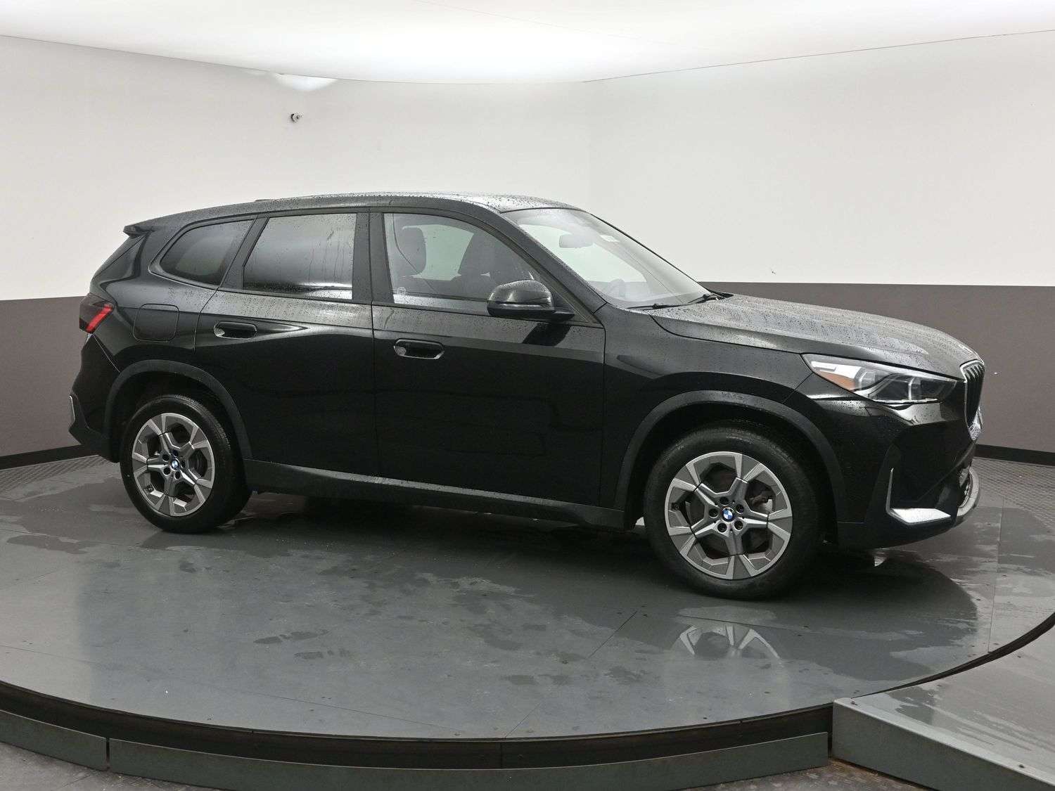 2025 BMW X1 xDrive Premium Drivers Assist Only 21k!! Apple Car