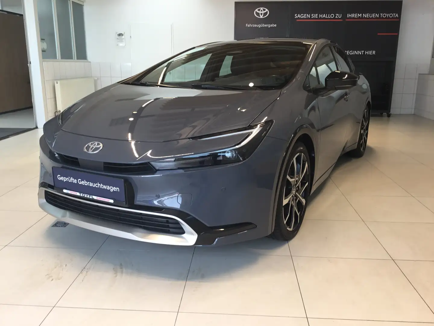 Toyota Prius 2.0 VVT-i Plug-in Hybrid PHEV 13,3kWh Executive Grau - 1