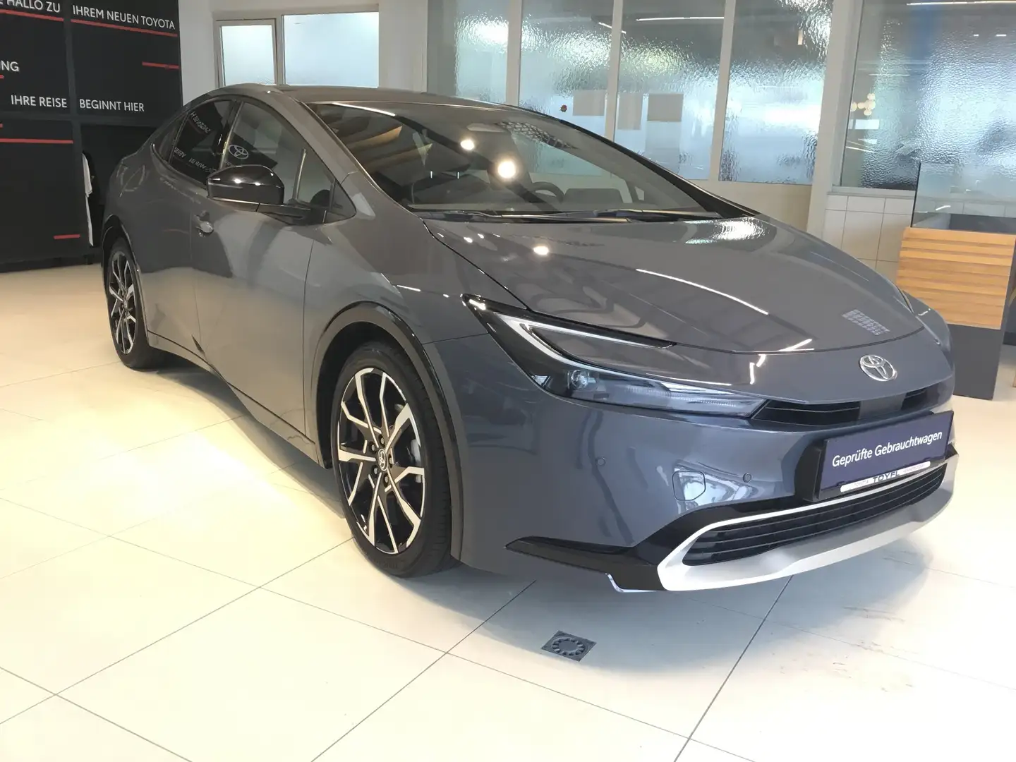 Toyota Prius 2.0 VVT-i Plug-in Hybrid PHEV 13,3kWh Executive Grau - 2