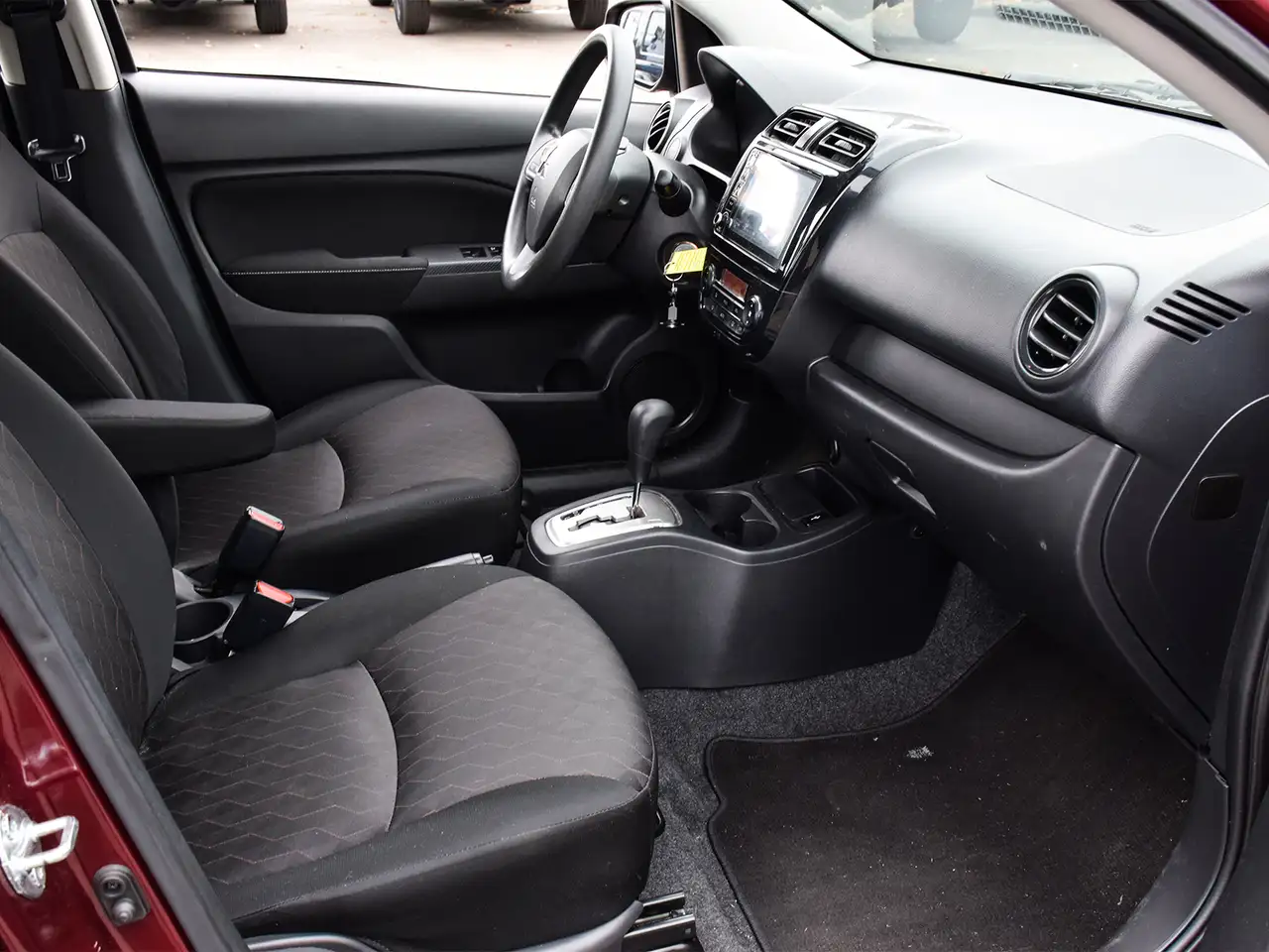 Mitsubishi Mirage снимка Mitsubishi Mirage