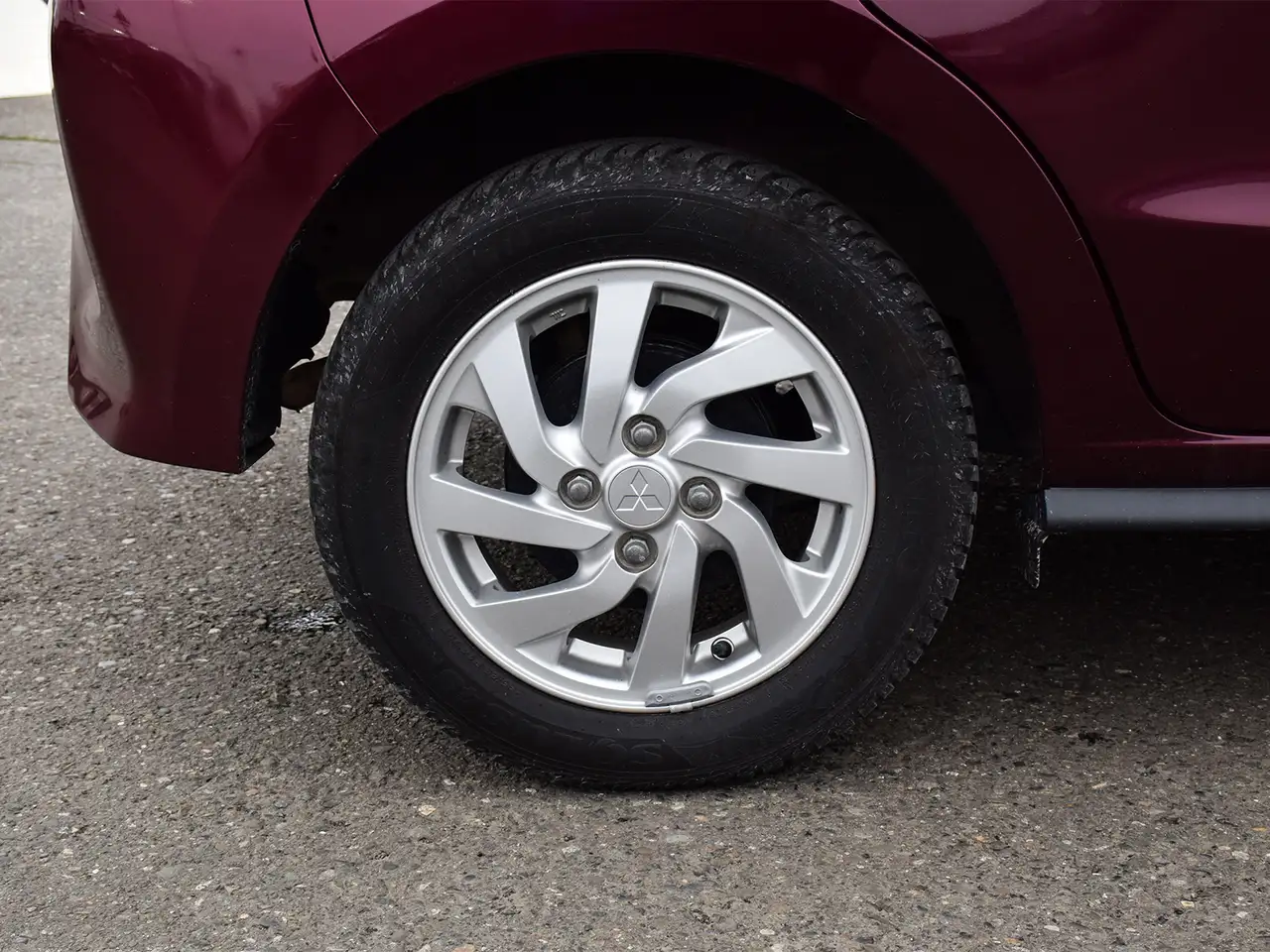 Mitsubishi Mirage снимка Mitsubishi Mirage