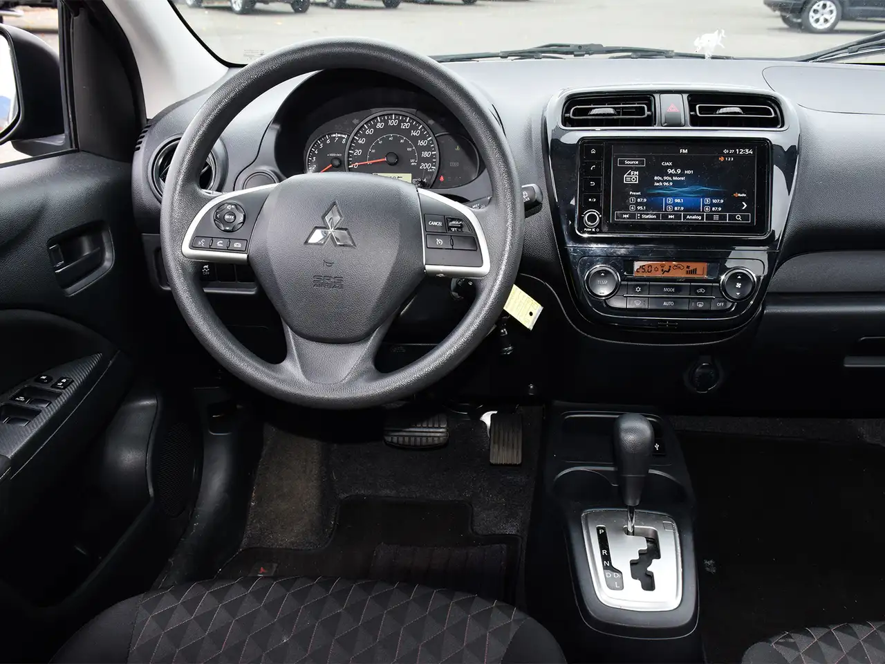 Mitsubishi Mirage снимка Mitsubishi Mirage