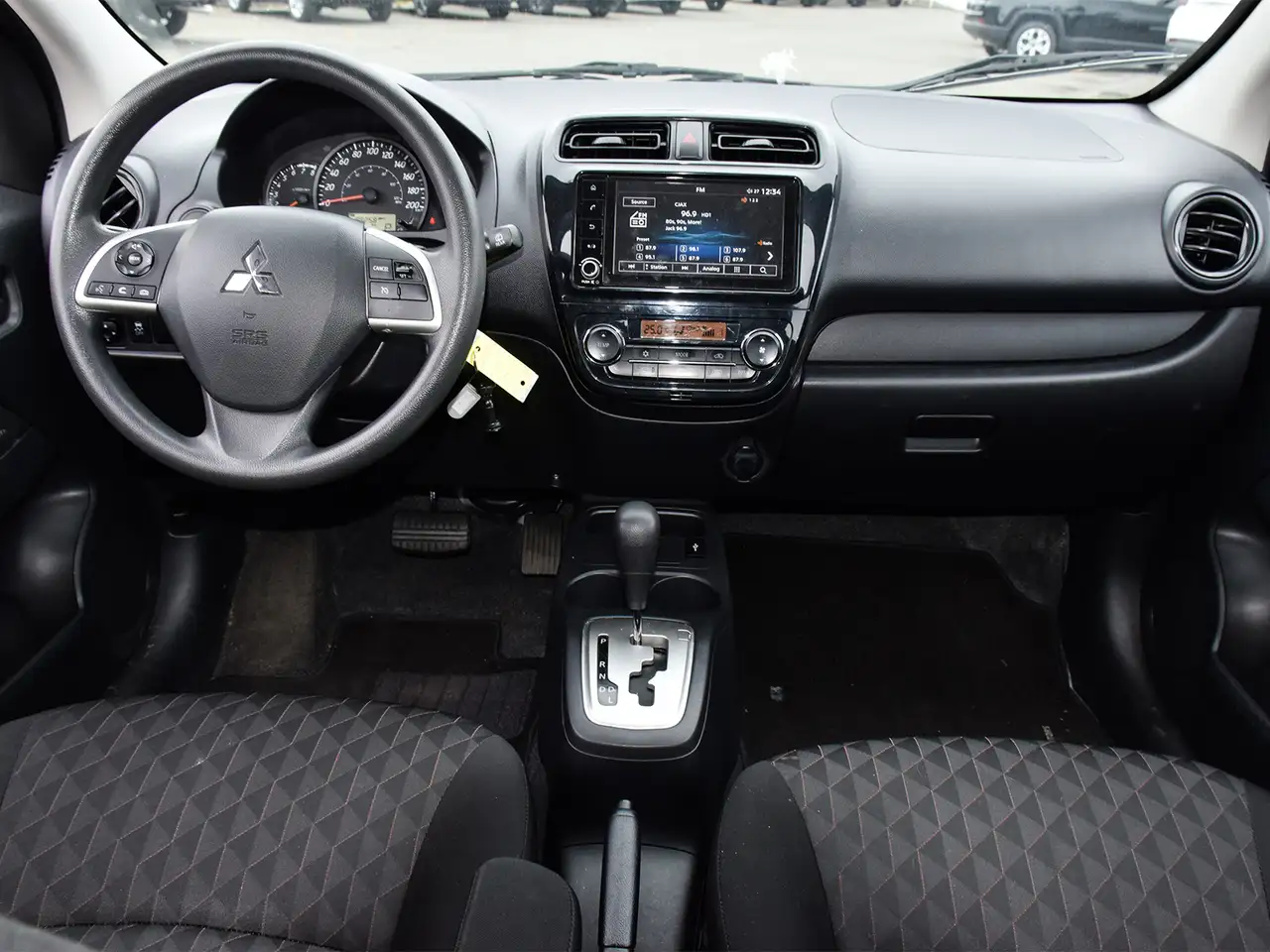 Mitsubishi Mirage снимка Mitsubishi Mirage