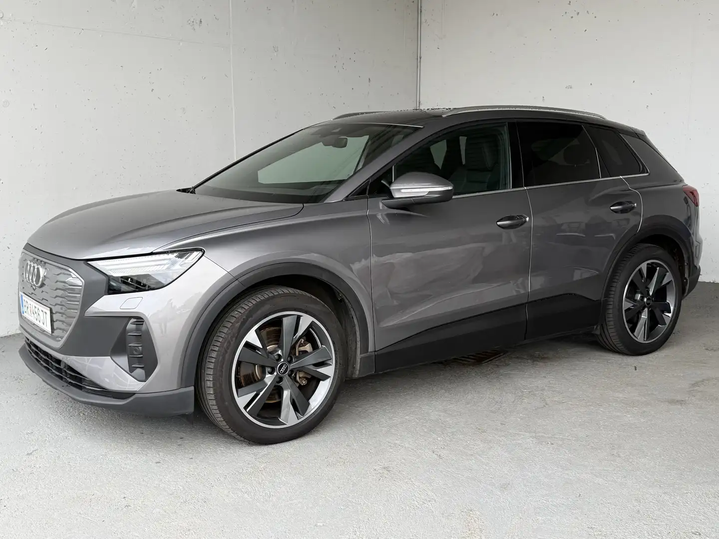 Audi Q4 e-tron Q4 45 e-tron quattro "S-Line" 265 PS Grau - 1