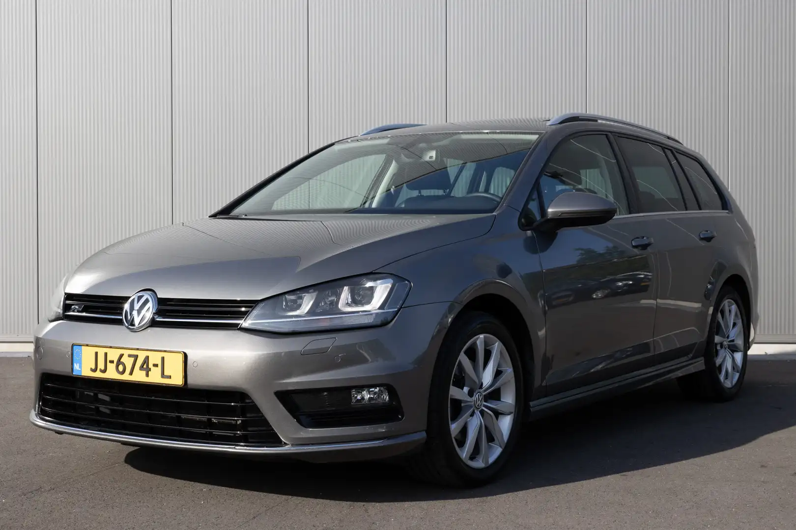 Volkswagen Golf Variant 1.4 TSI | R-LINE | PANO | CAMERA | NL-AUTO | SPORT Grijs - 1