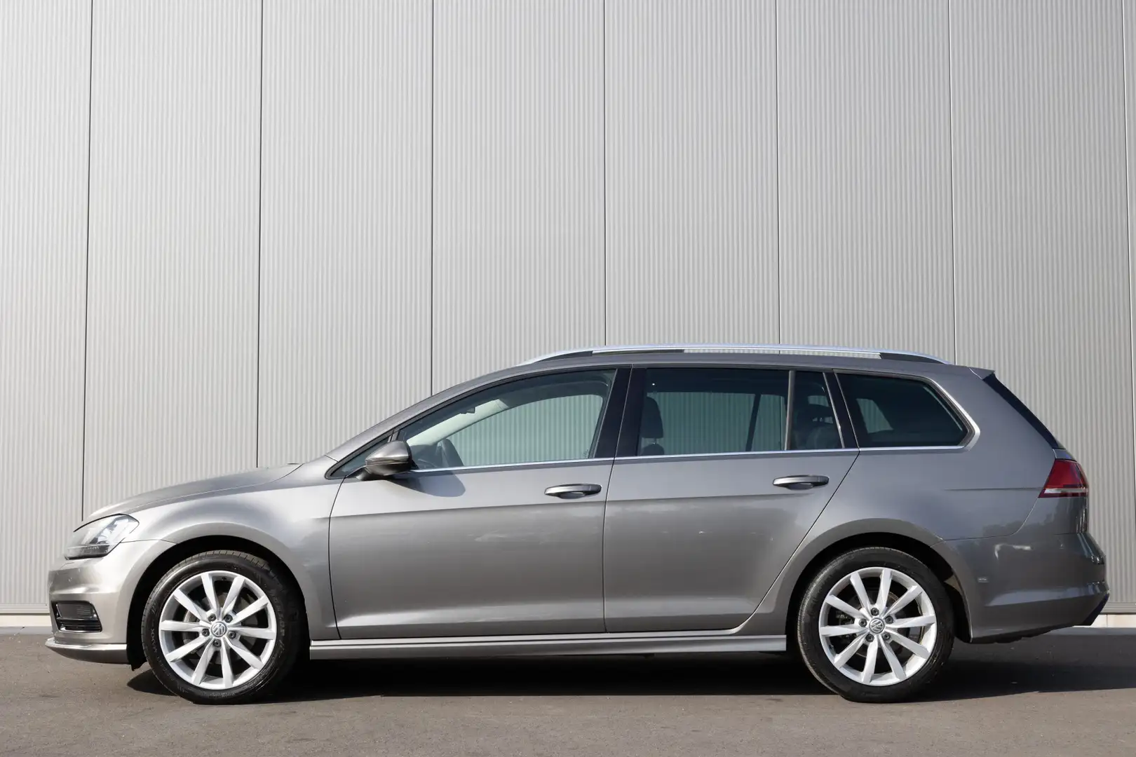 Volkswagen Golf Variant 1.4 TSI | R-LINE | PANO | CAMERA | NL-AUTO | SPORT Grijs - 2