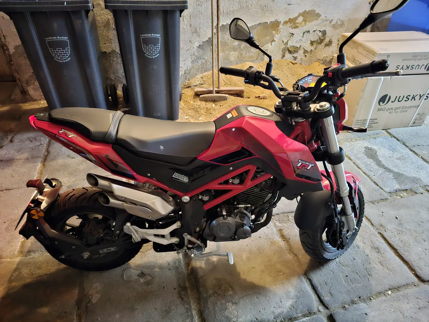 Benelli TNT 125 Rojo - 2