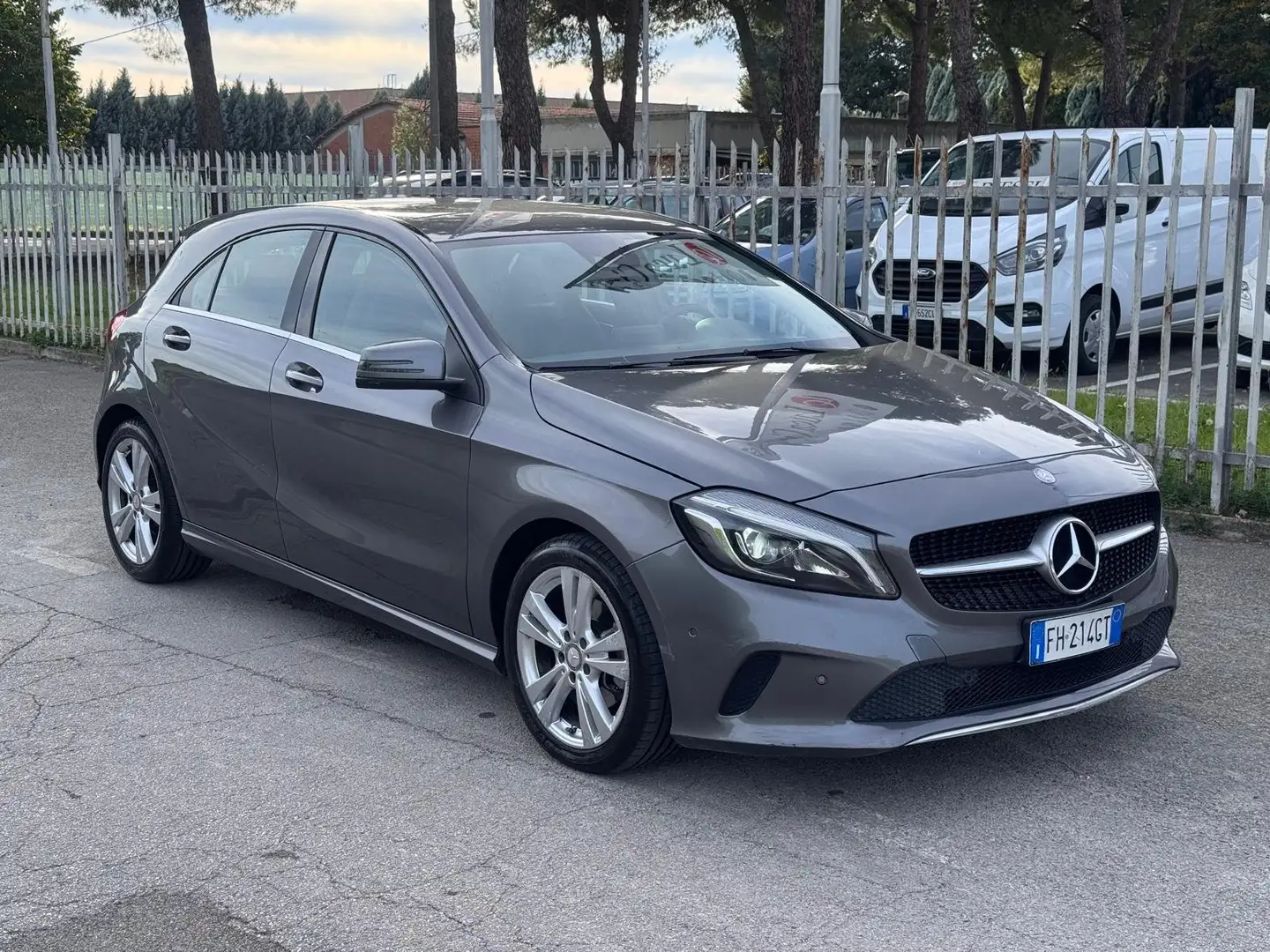 Mercedes-Benz A 200 Classe A - W176 d Premium auto Grijs - 1