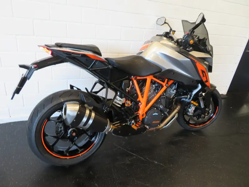 KTM 1290 Super Duke GT - foto 3