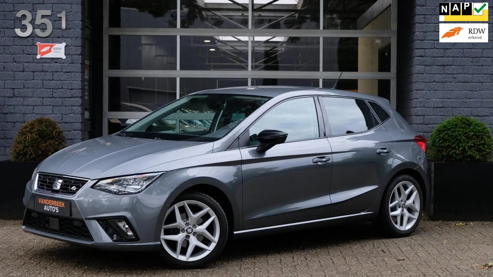 SEAT Ibiza 1.0 TSI FR 115PK ACC|CARPLAY|LED Grau - 1