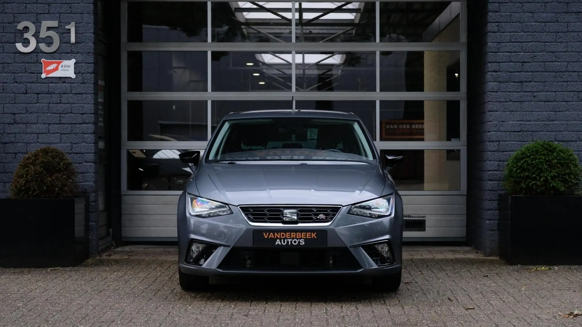SEAT Ibiza 1.0 TSI FR 115PK ACC|CARPLAY|LED Grau - 2