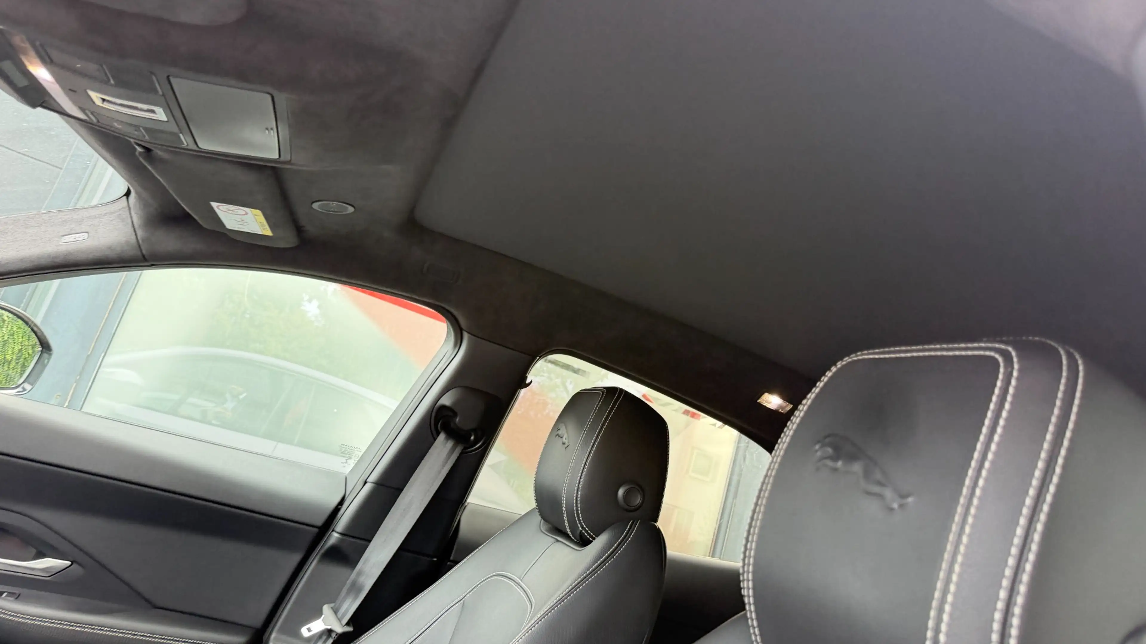 Jaguar E-Pace E-PACE R-Dynamic SE AWD — photo 11
