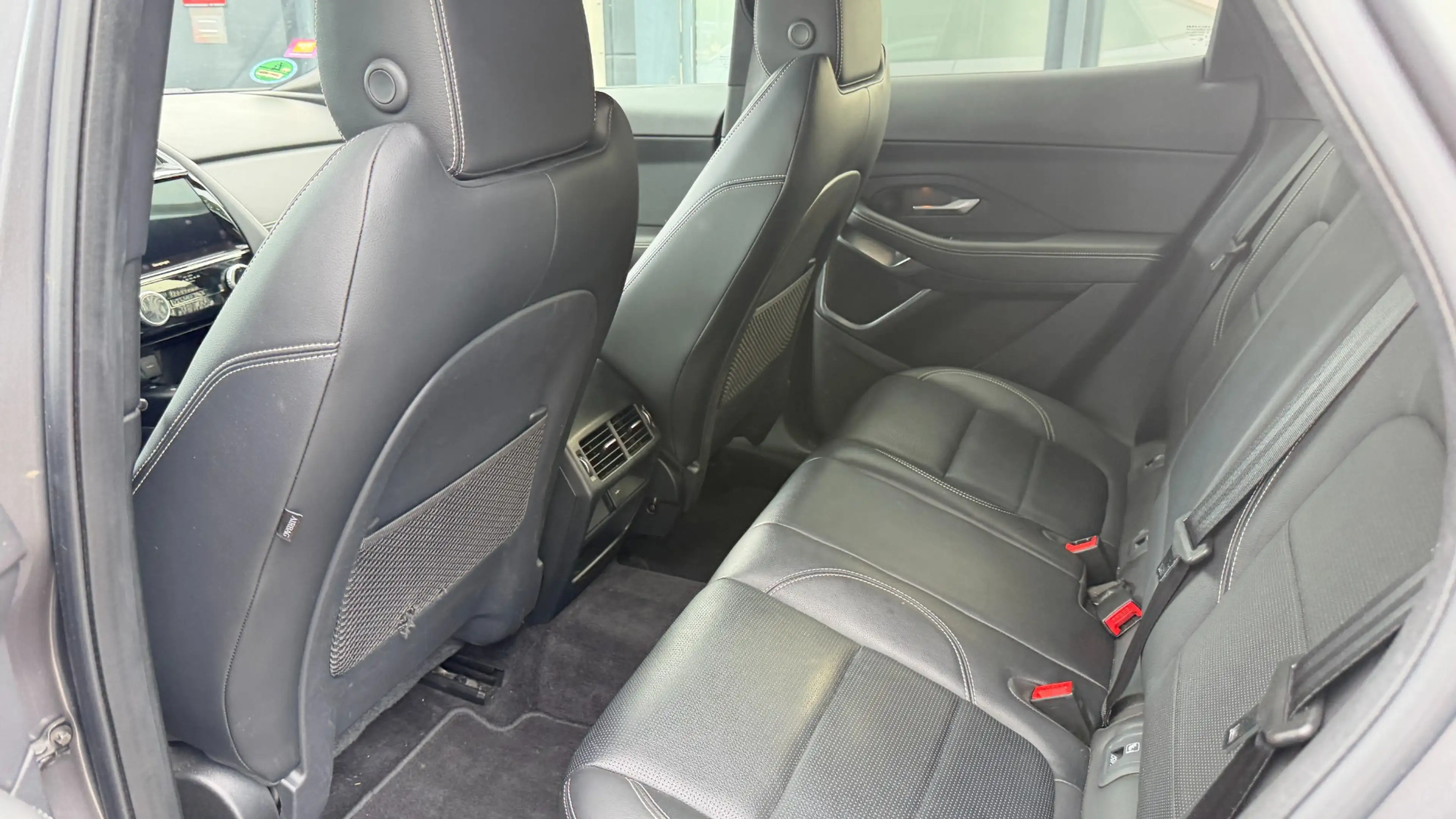 Jaguar E-Pace E-PACE R-Dynamic SE AWD — photo 9