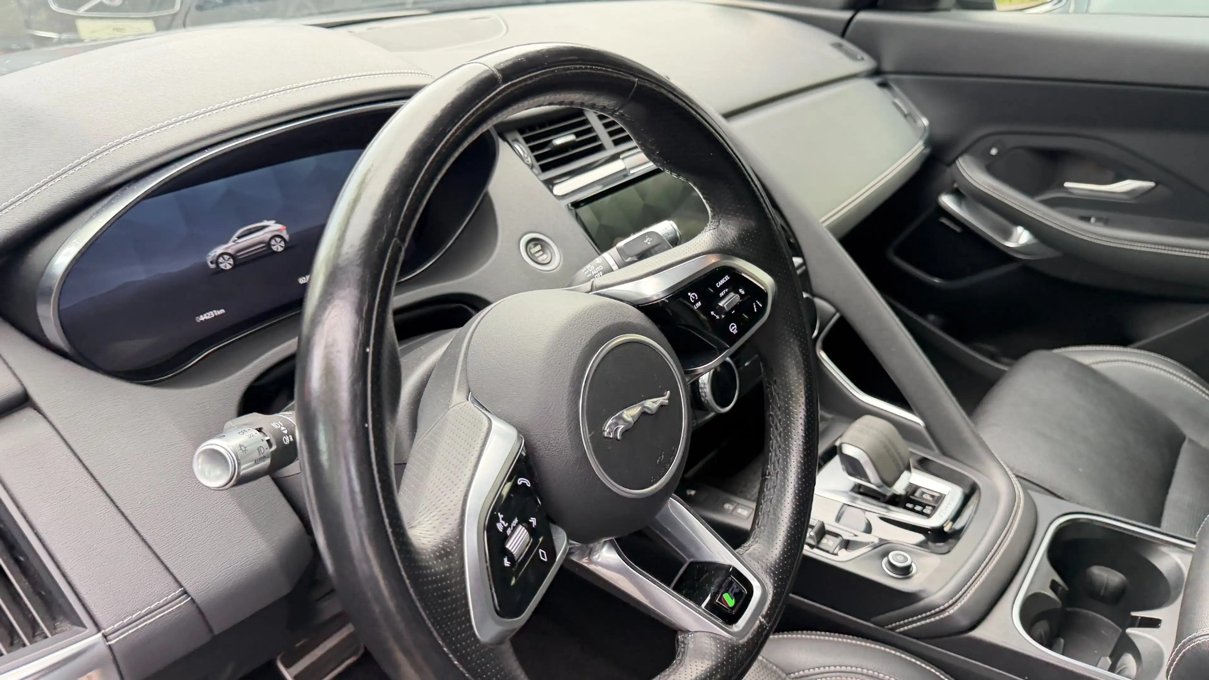 Jaguar E-Pace E-PACE R-Dynamic SE AWD — photo 14