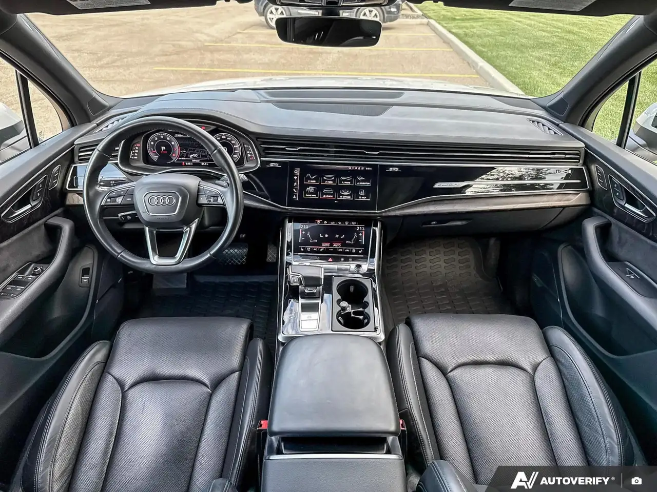 Audi Q7 снимка Audi Q7