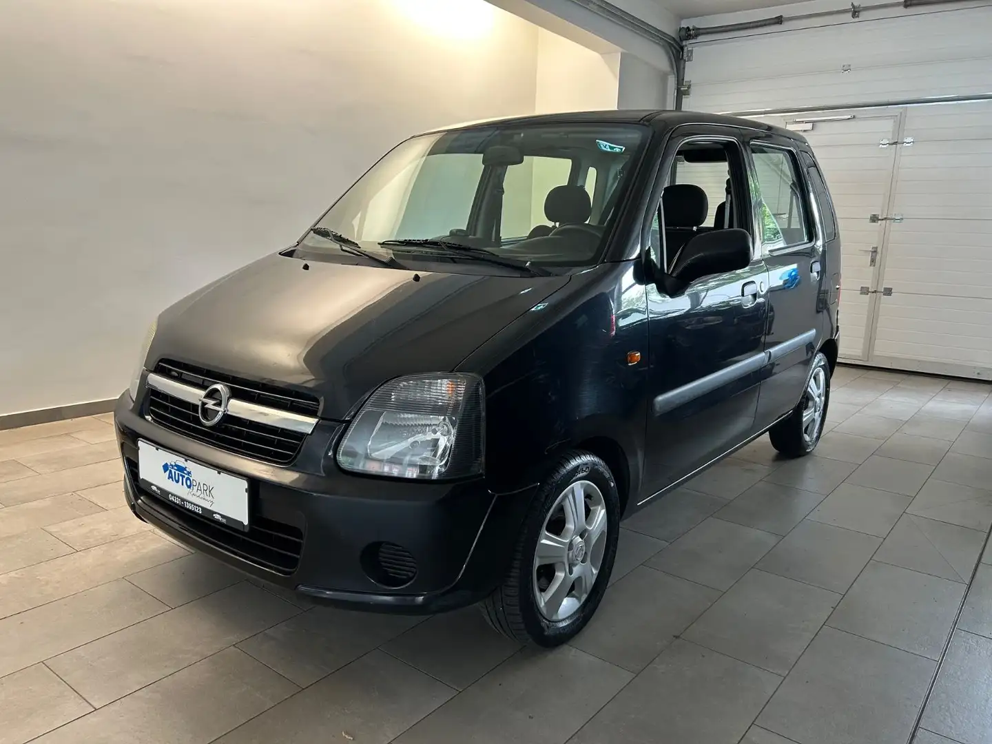 Opel Agila 1.2 Basis Schwarz - 1