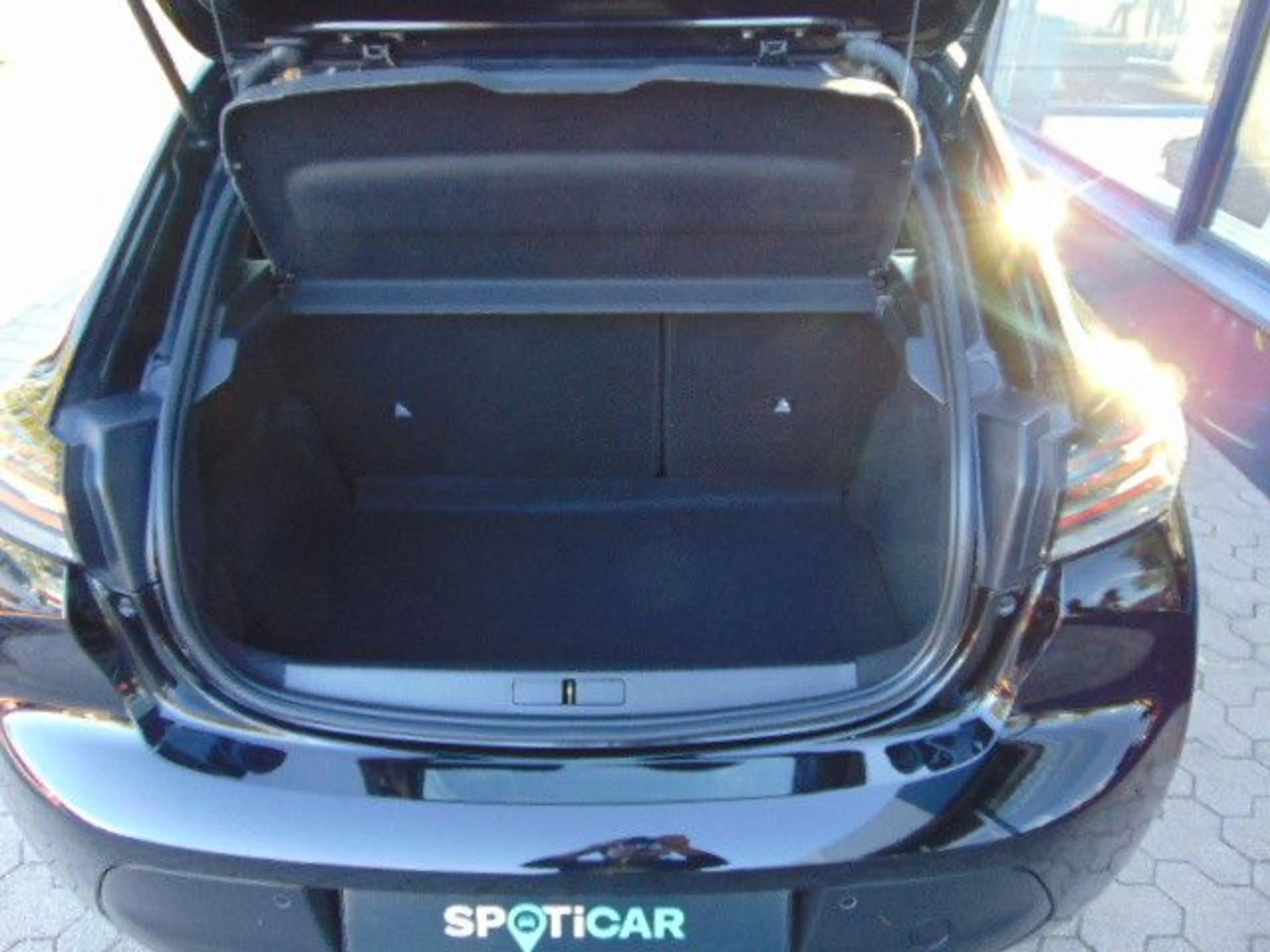 Peugeot 208 Active — photo 8