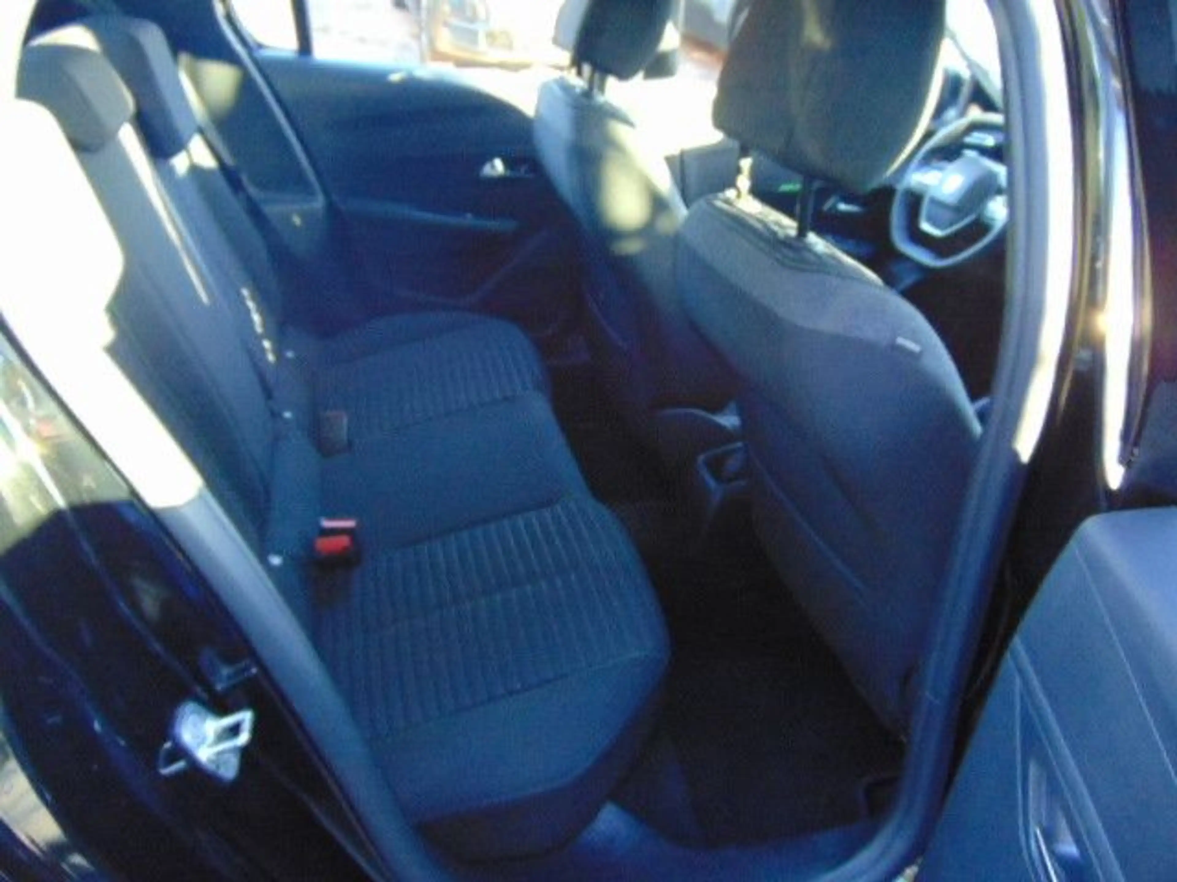 Peugeot 208 Active — photo 11