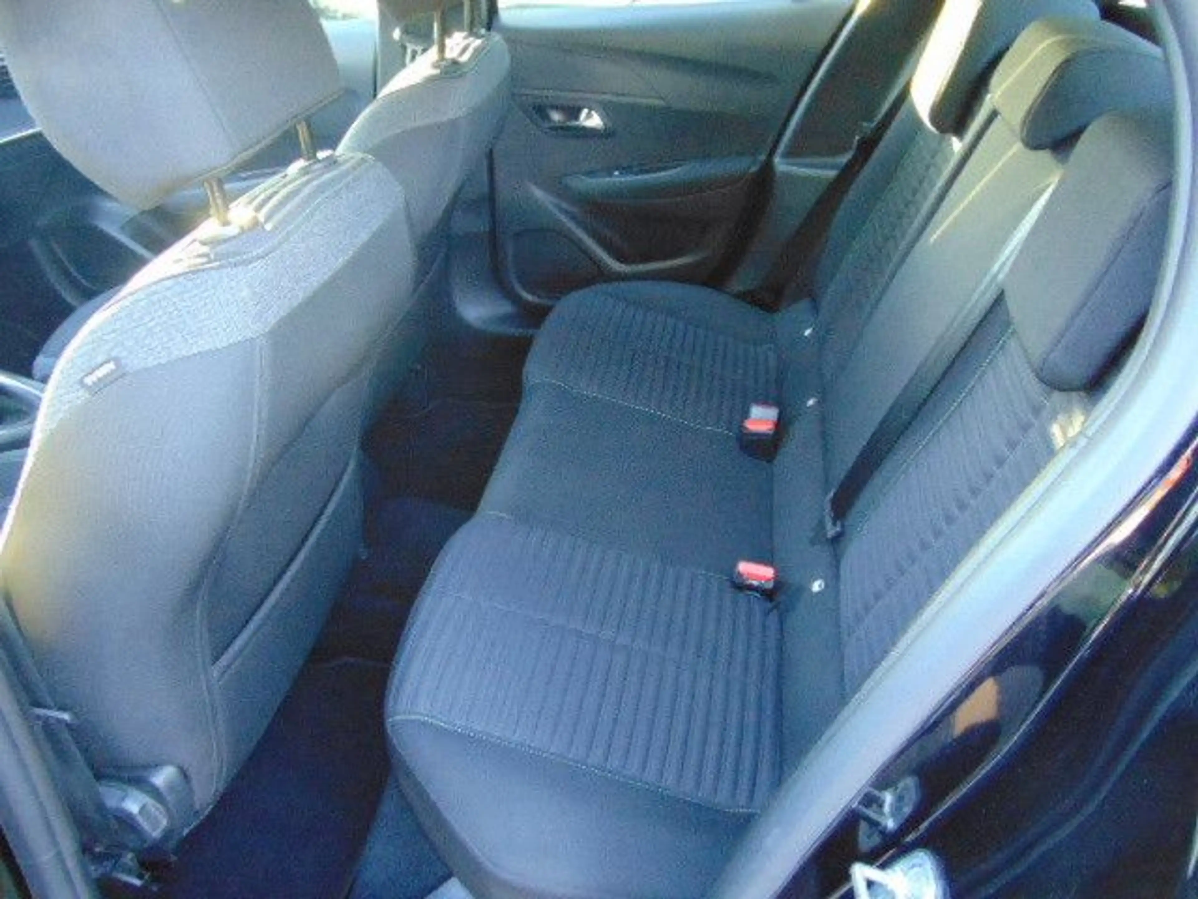 Peugeot 208 Active — photo 12