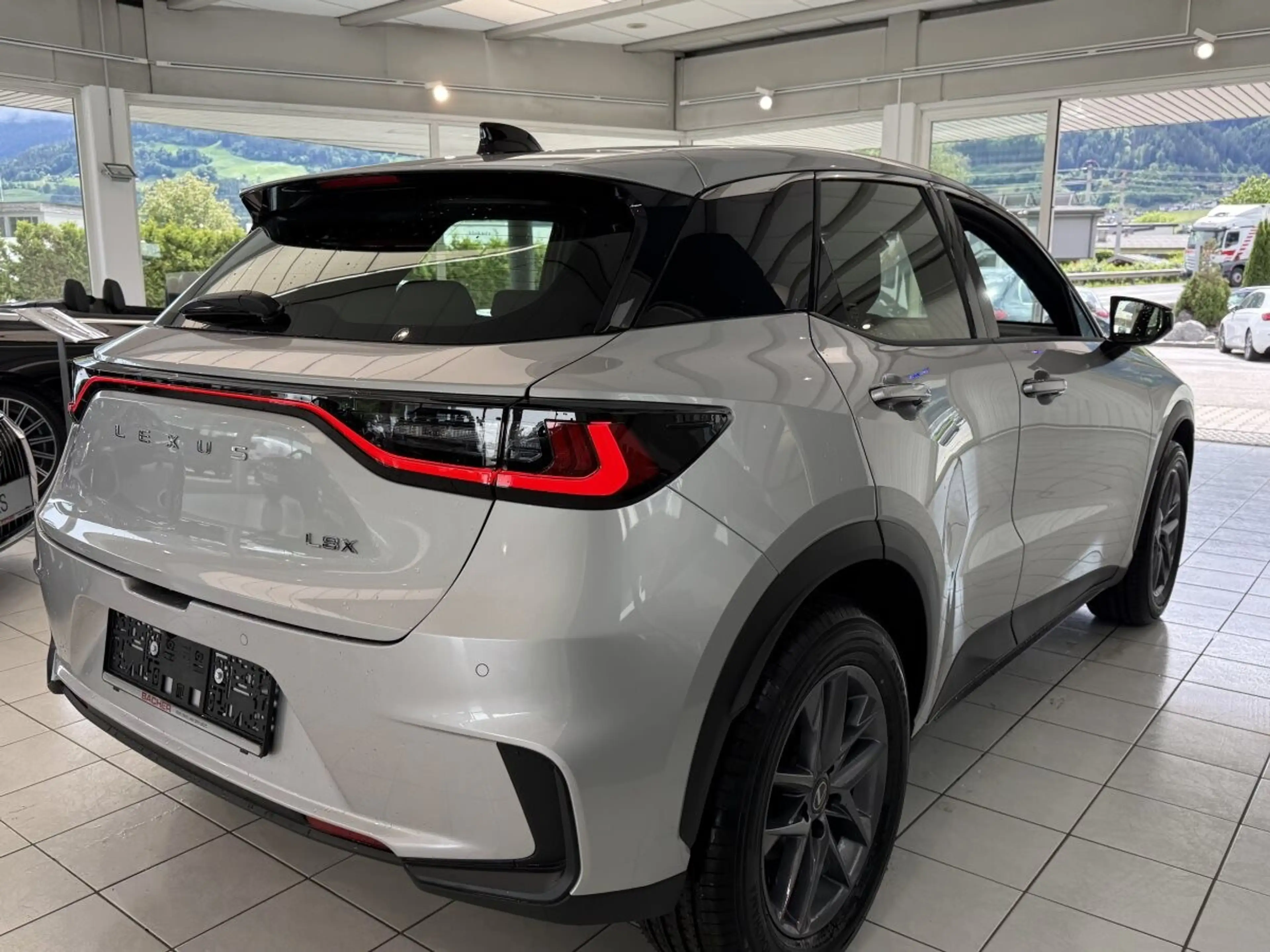 Lexus LBX FWD Basis — photo 6