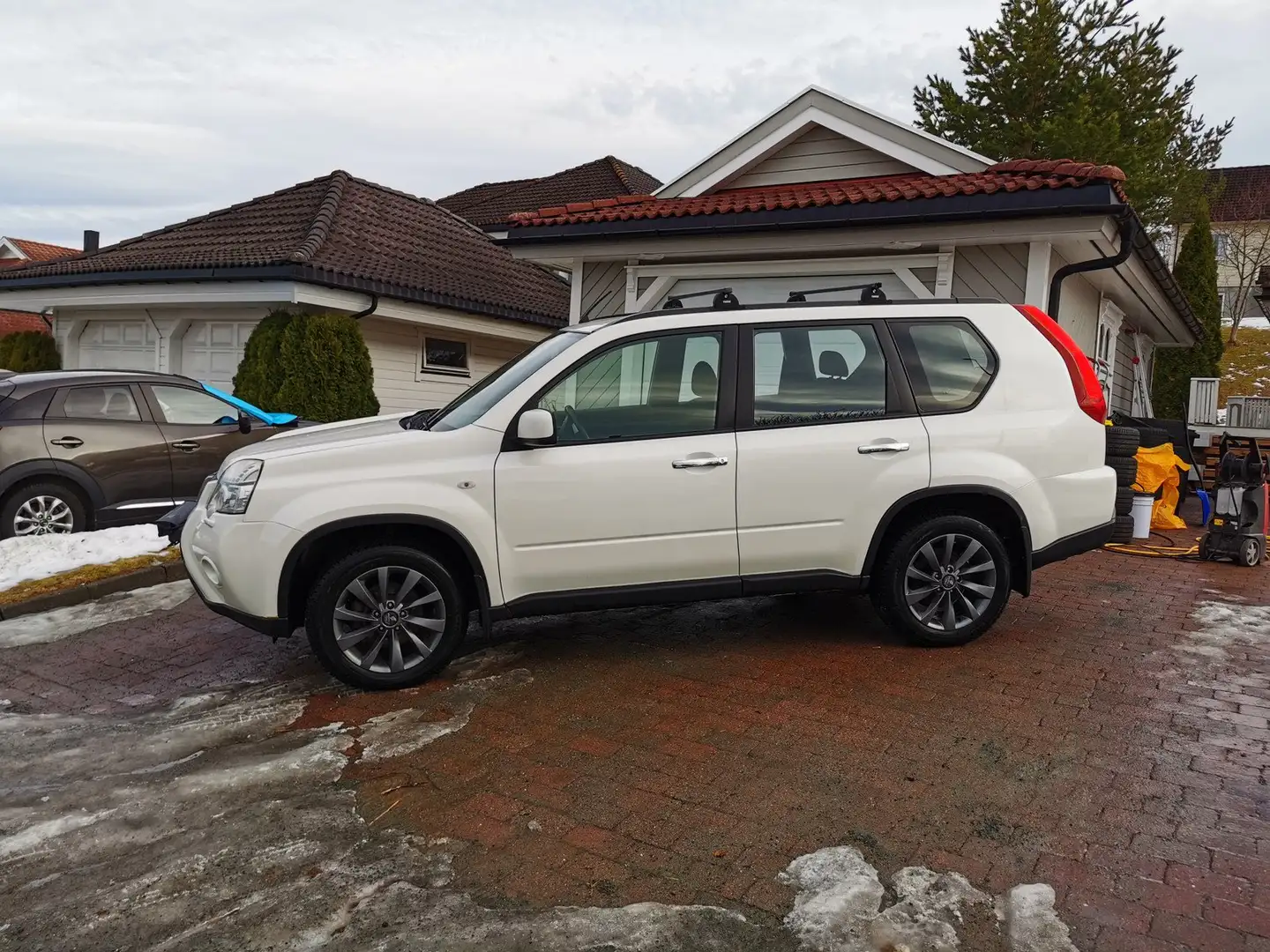 Nissan X-Trail 2.0+dCi+4WD+SE+RVC White - 2
